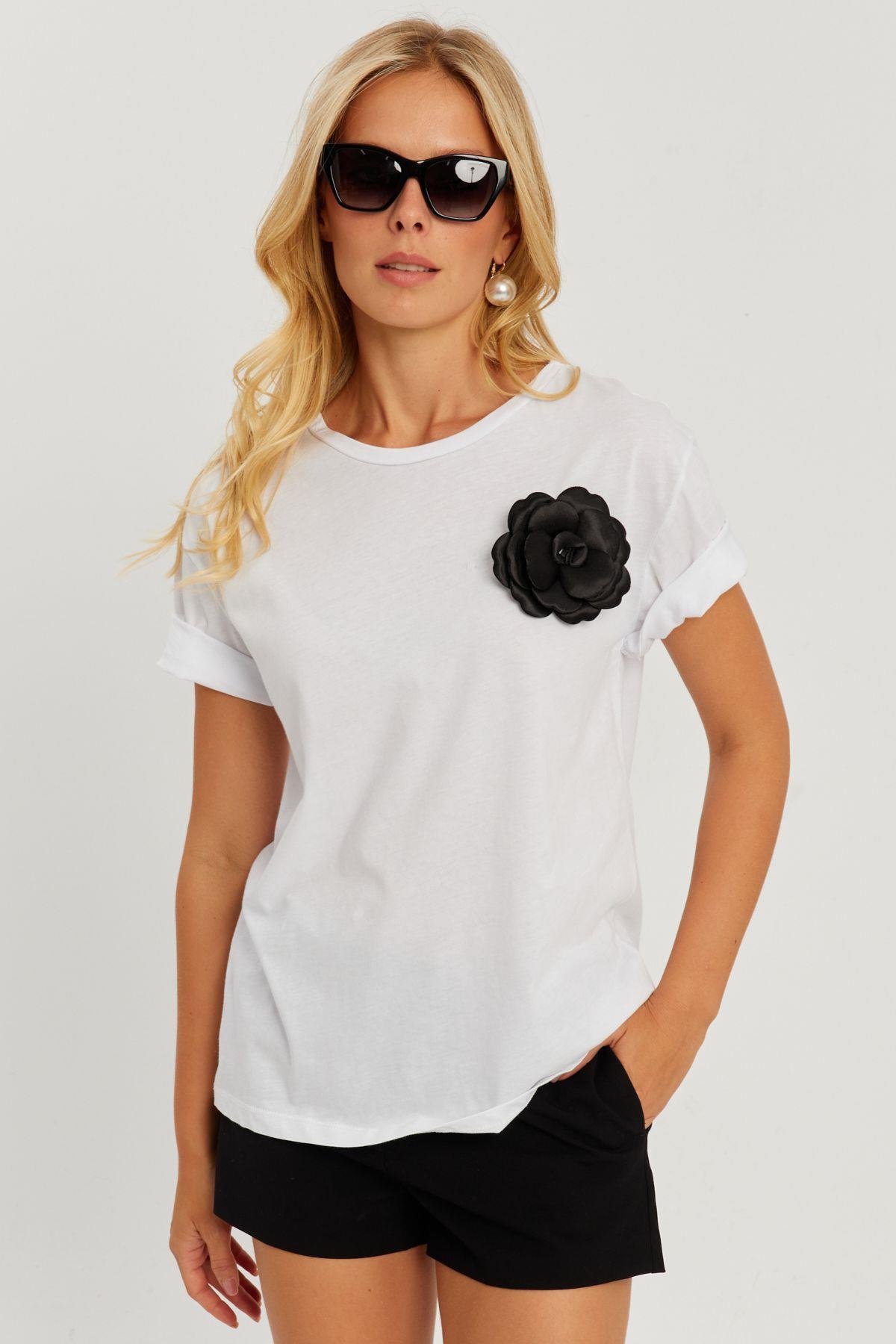 Kadın Siyah Gül Aksesuarlı T-Shirt SF12721