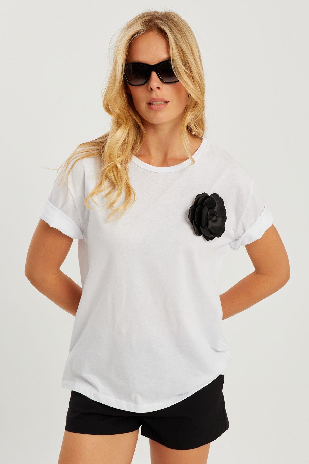Kadın Siyah Gül Aksesuarlı T-Shirt SF12721