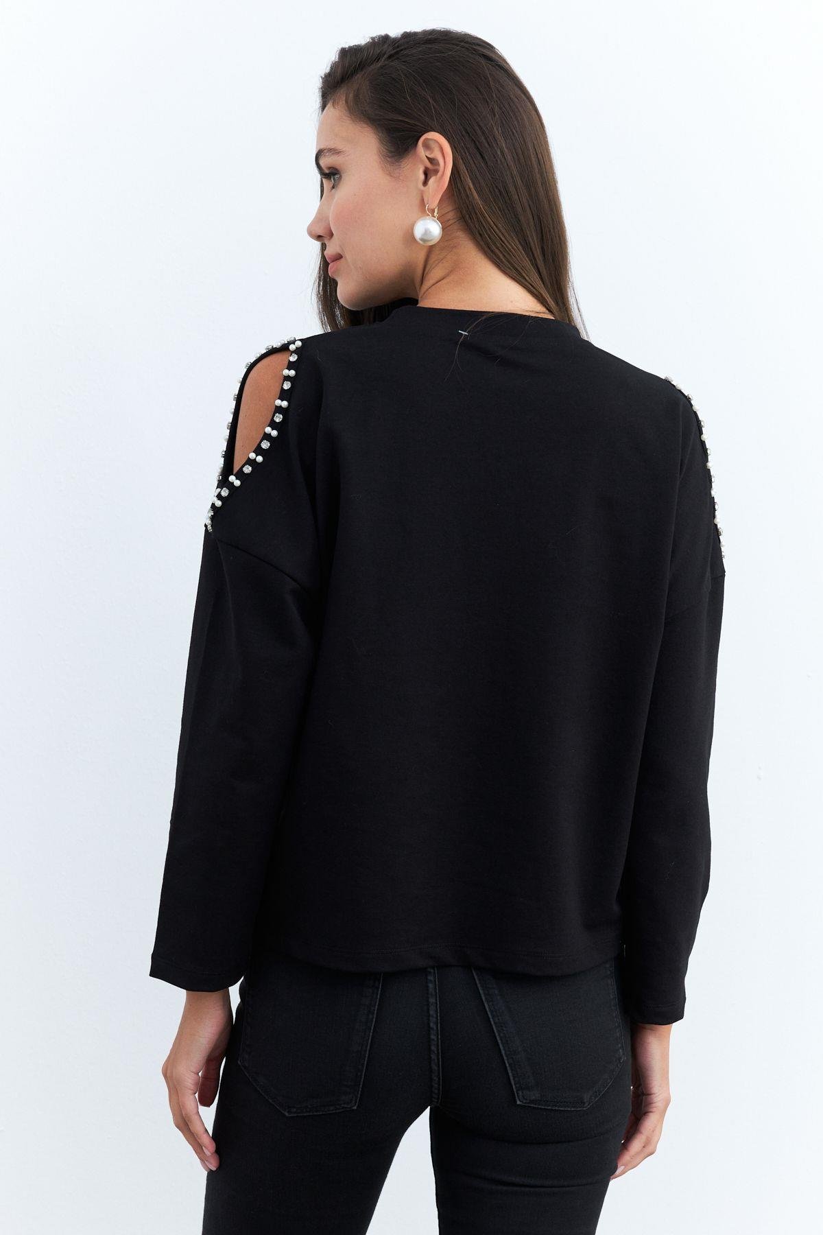Kadın Siyah İnci Aksesuarlı Sweatshirt RLO85