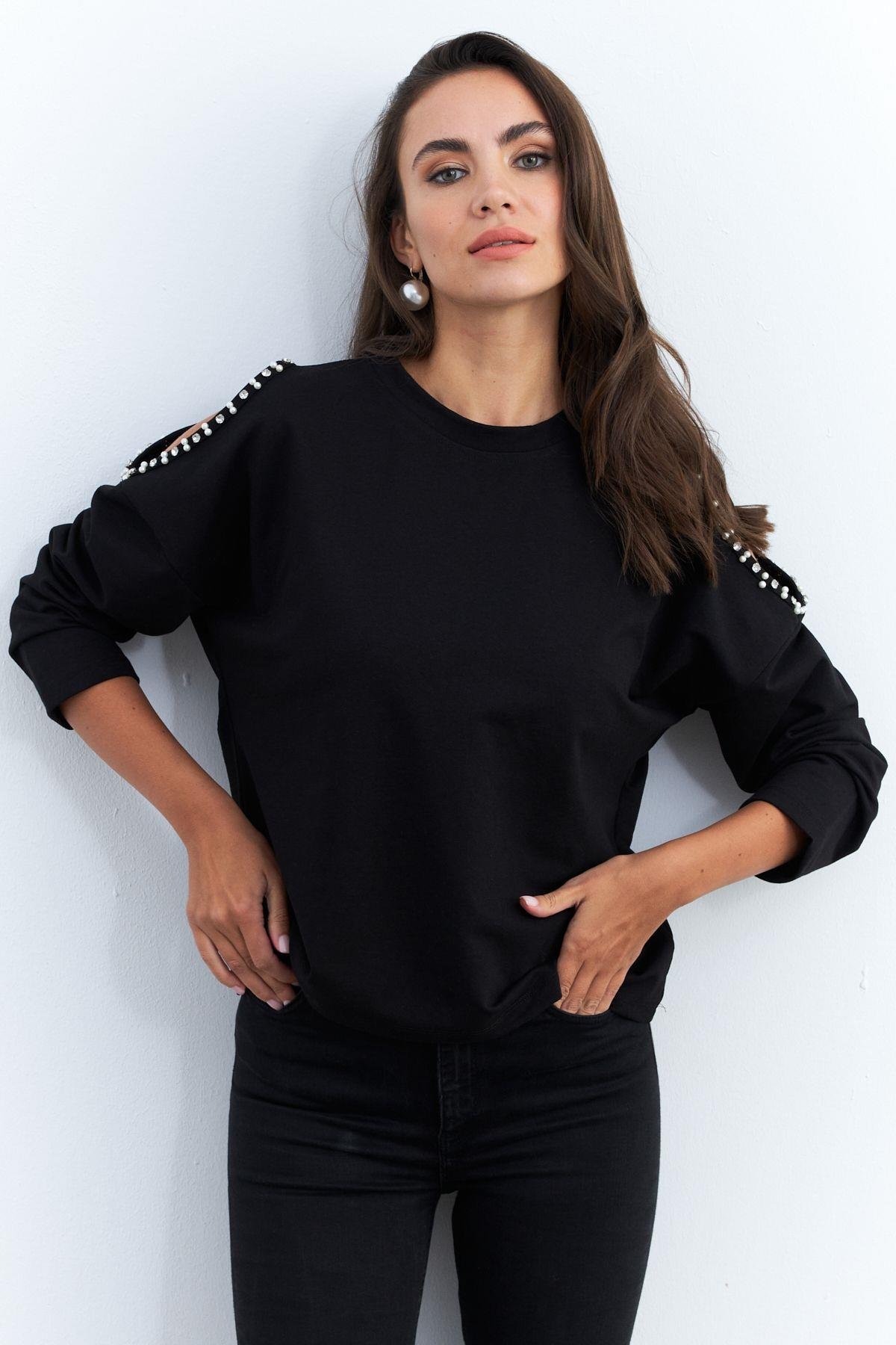Kadın Siyah İnci Aksesuarlı Sweatshirt RLO85