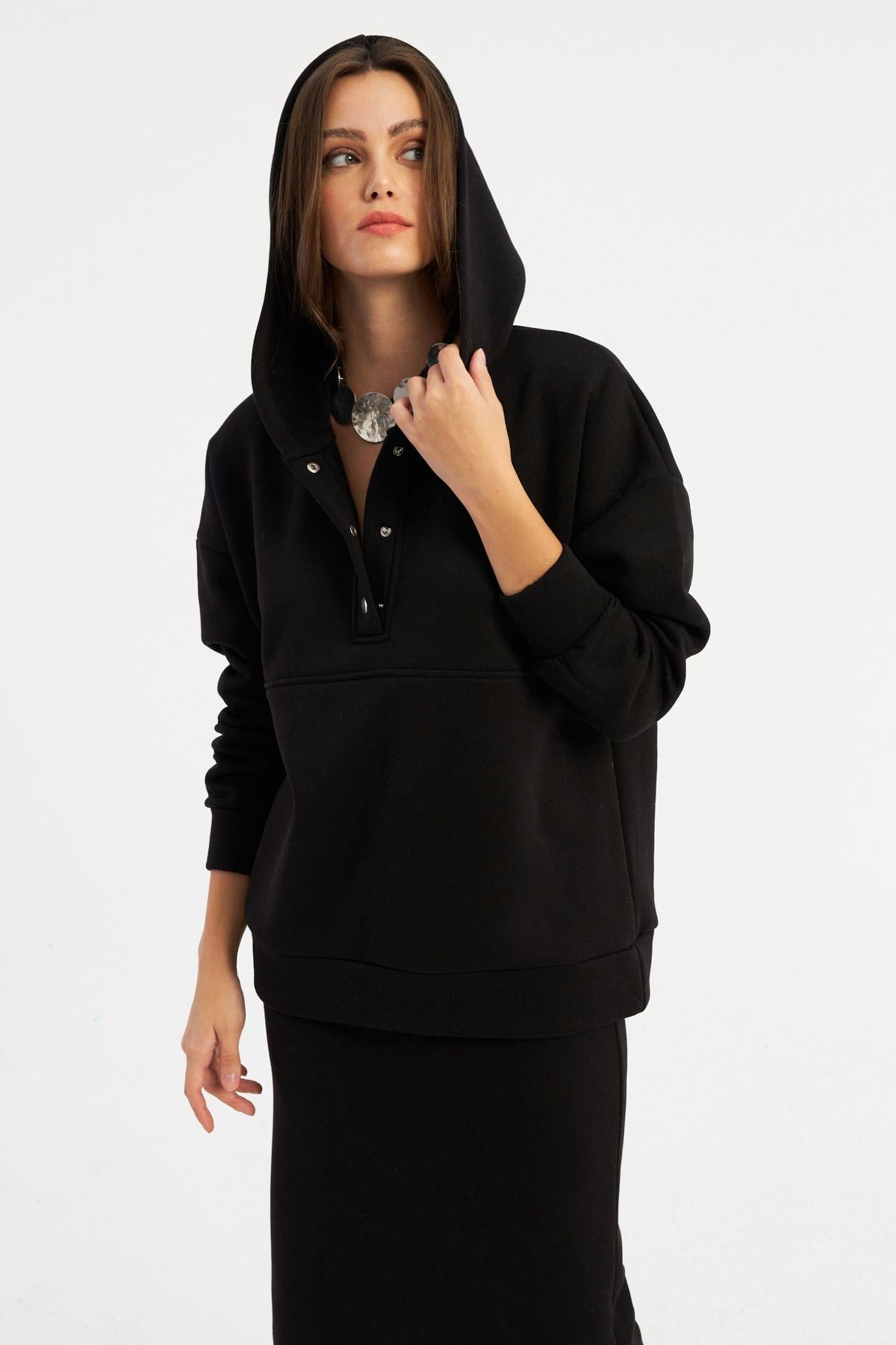 Kadın Siyah Kapüşonlu Çıtçıtlı Sweatshirt TF22