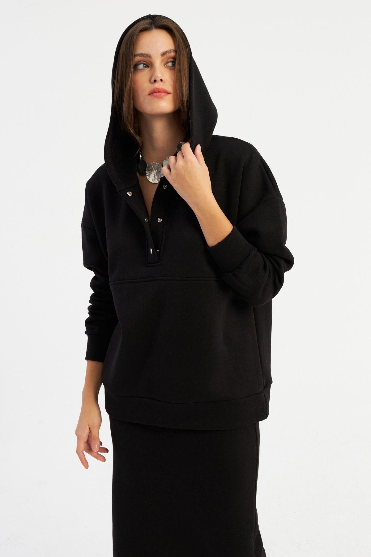 Kadın Siyah Kapüşonlu Çıtçıtlı Sweatshirt TF22
