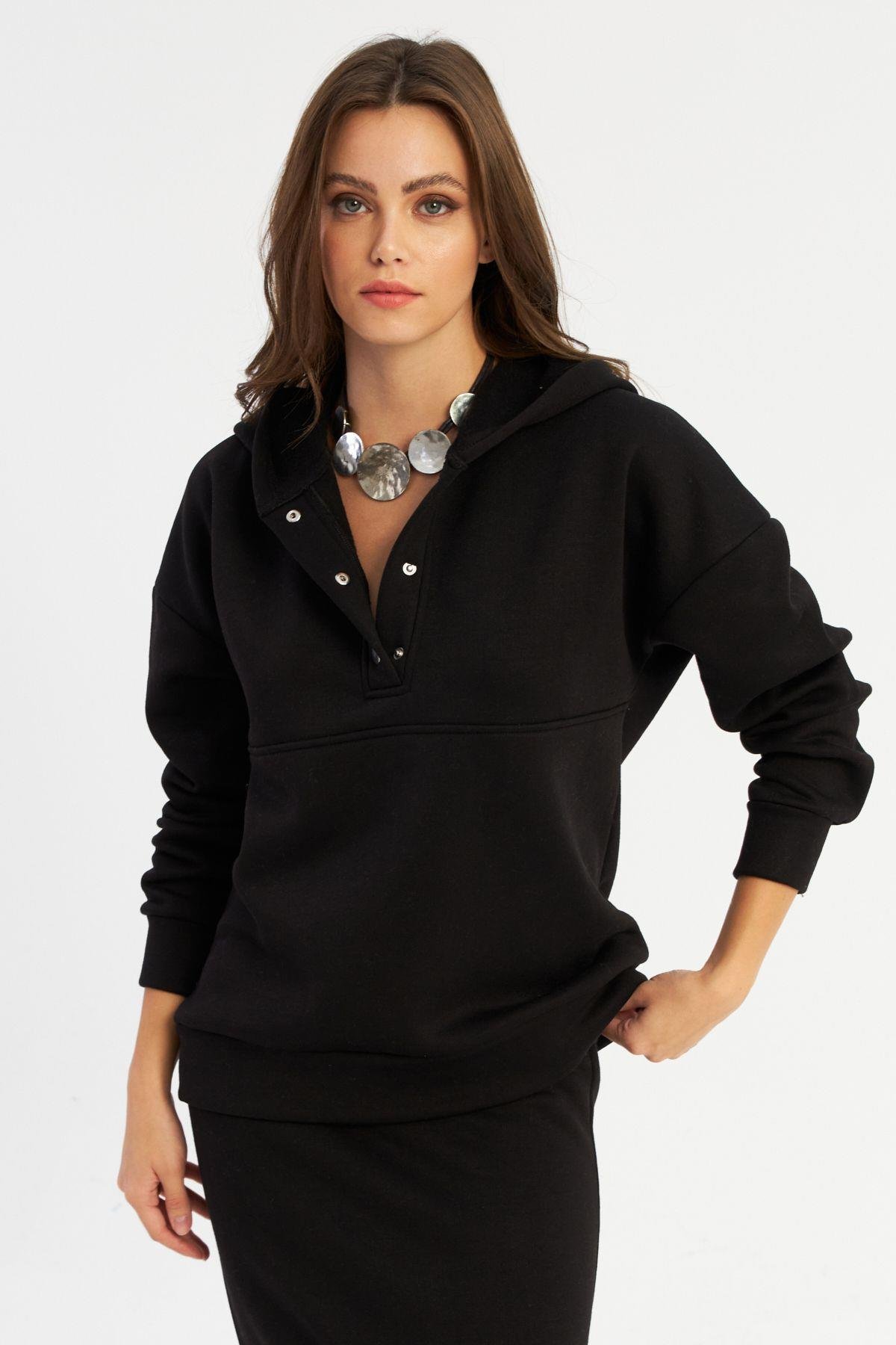 Kadın Siyah Kapüşonlu Çıtçıtlı Sweatshirt TF22