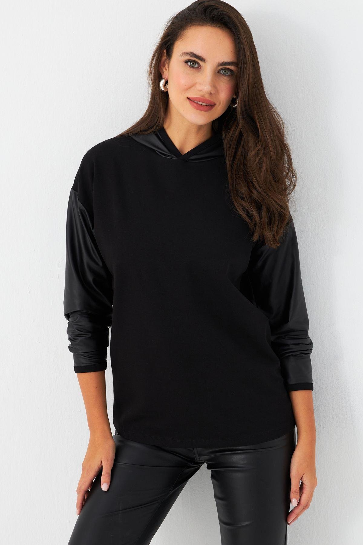 Kadın Siyah Kapüşonlu Sıvama Detaylı Sweatshirt TF37