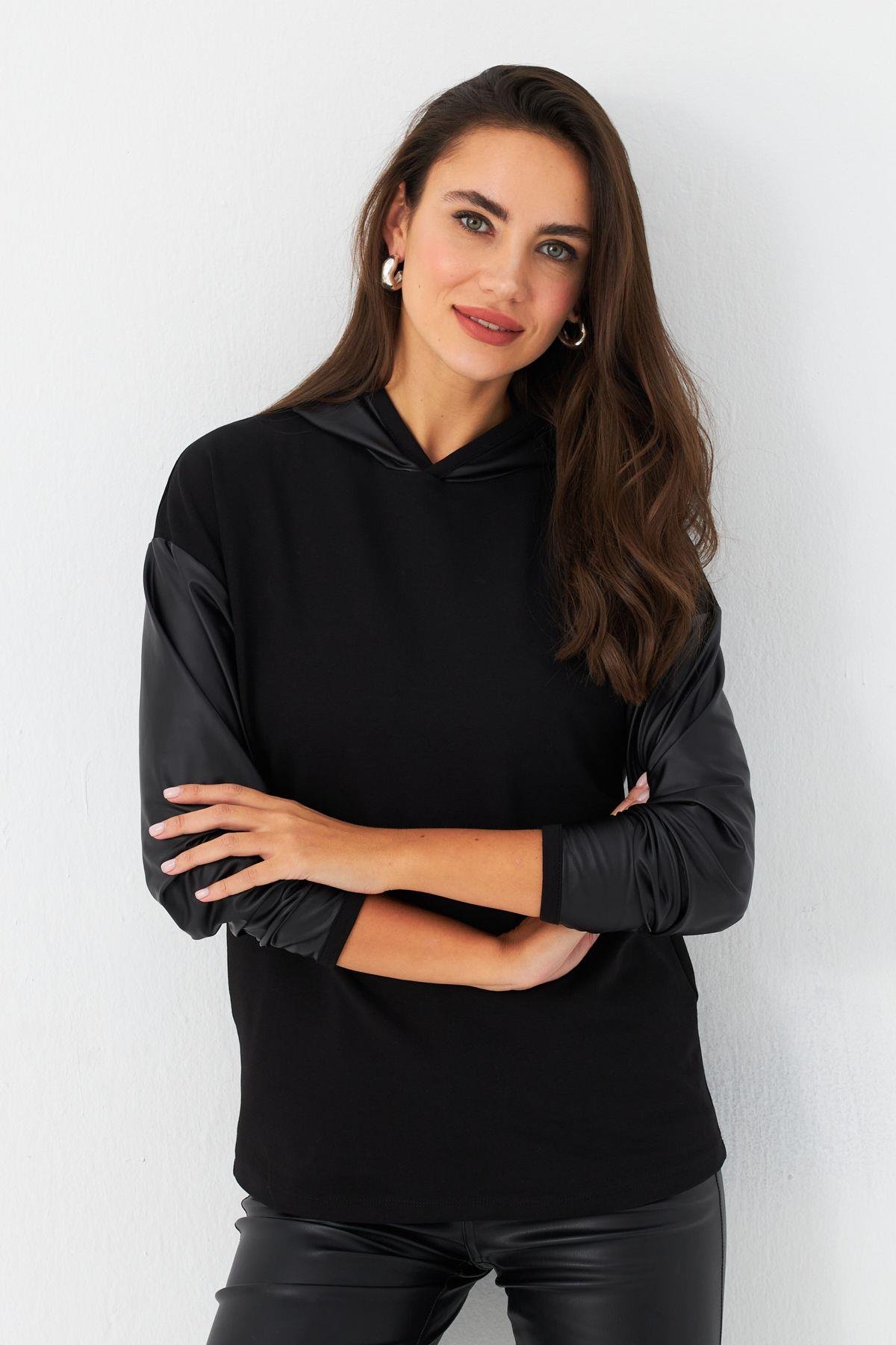 Kadın Siyah Kapüşonlu Sıvama Detaylı Sweatshirt MTF37