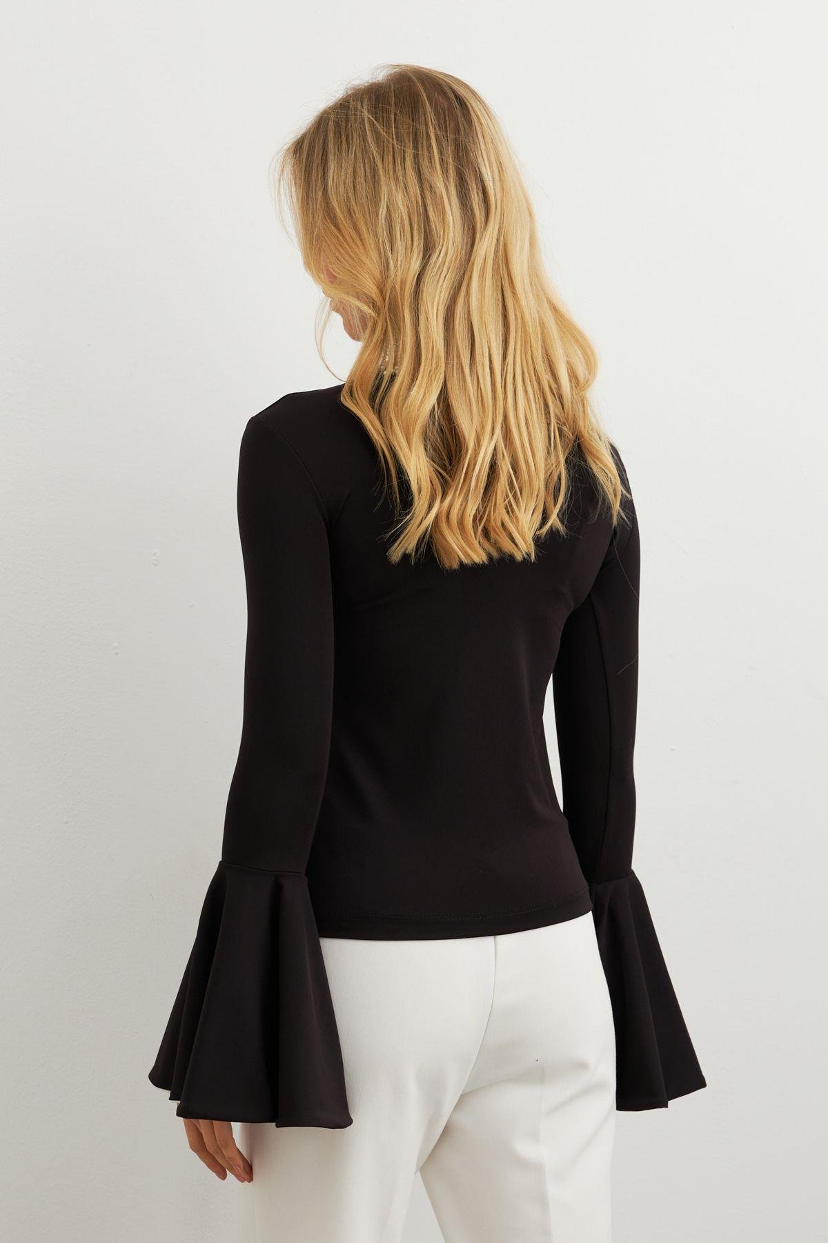 Kadın Siyah Kontrast Çan Kollu Bluz EY3013