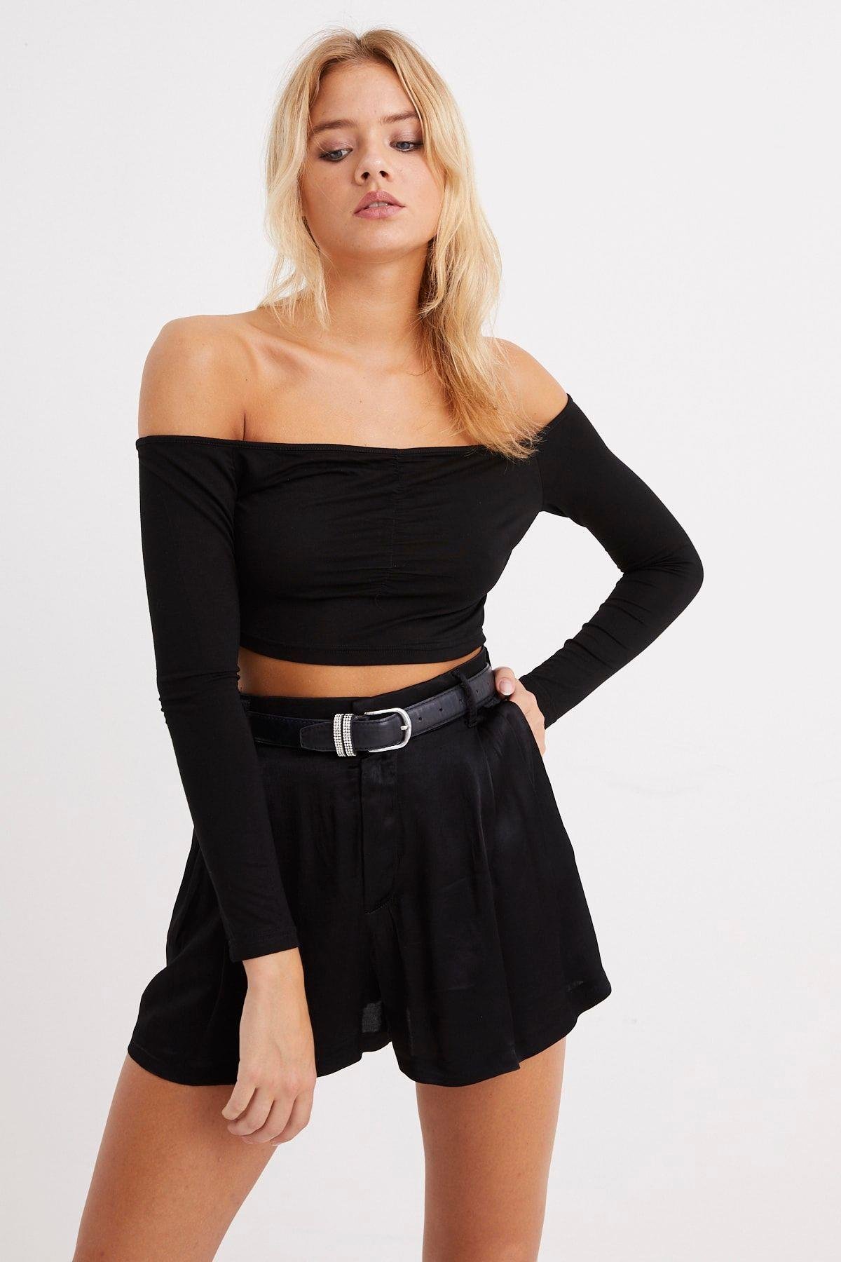 Kadın Siyah Madonna Yaka Önü Büzgülü Crop Bluz B153