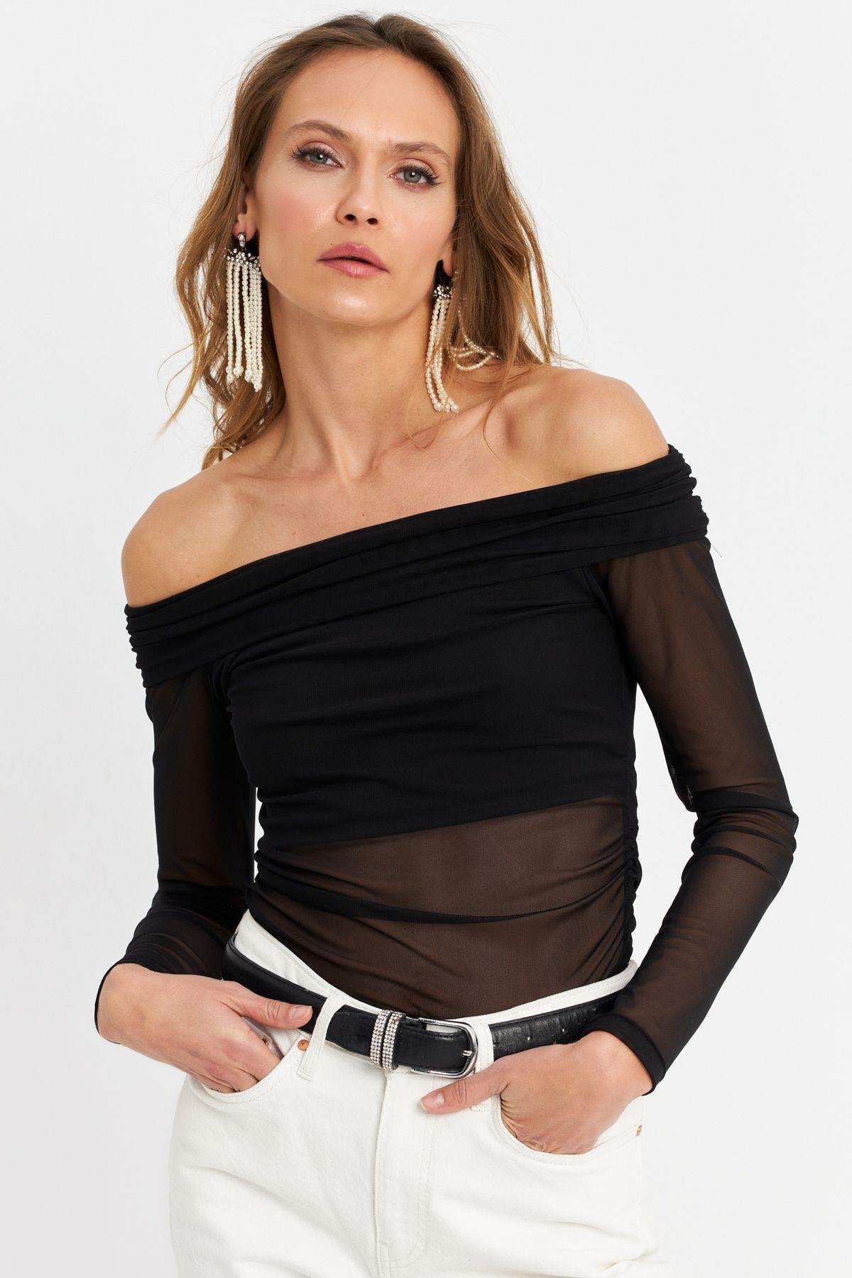 Kadın Siyah Madonna Yaka Tül Bluz MTK13241