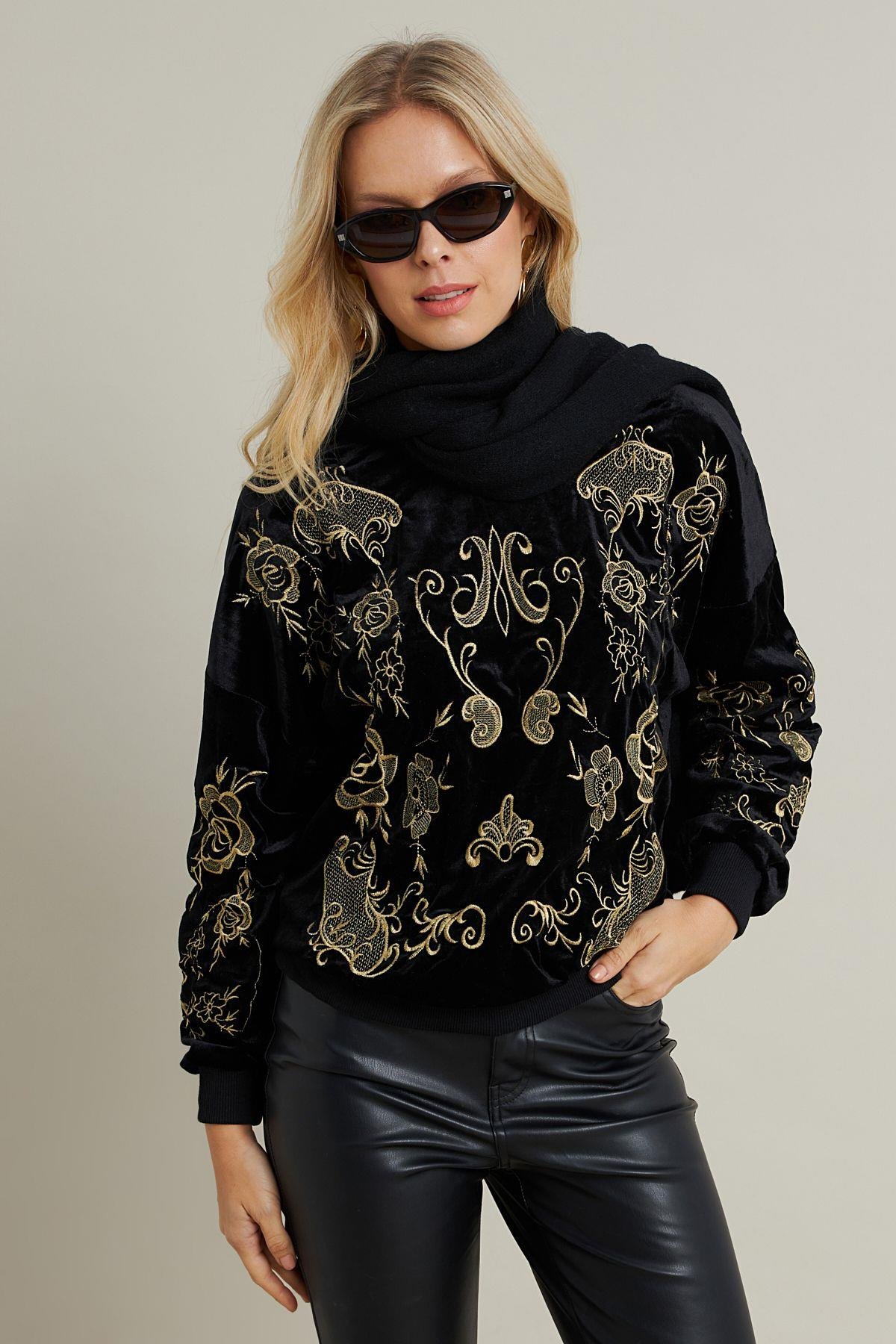 Kadın Siyah Nakışlı Kadife Sweatshirt MQS1229