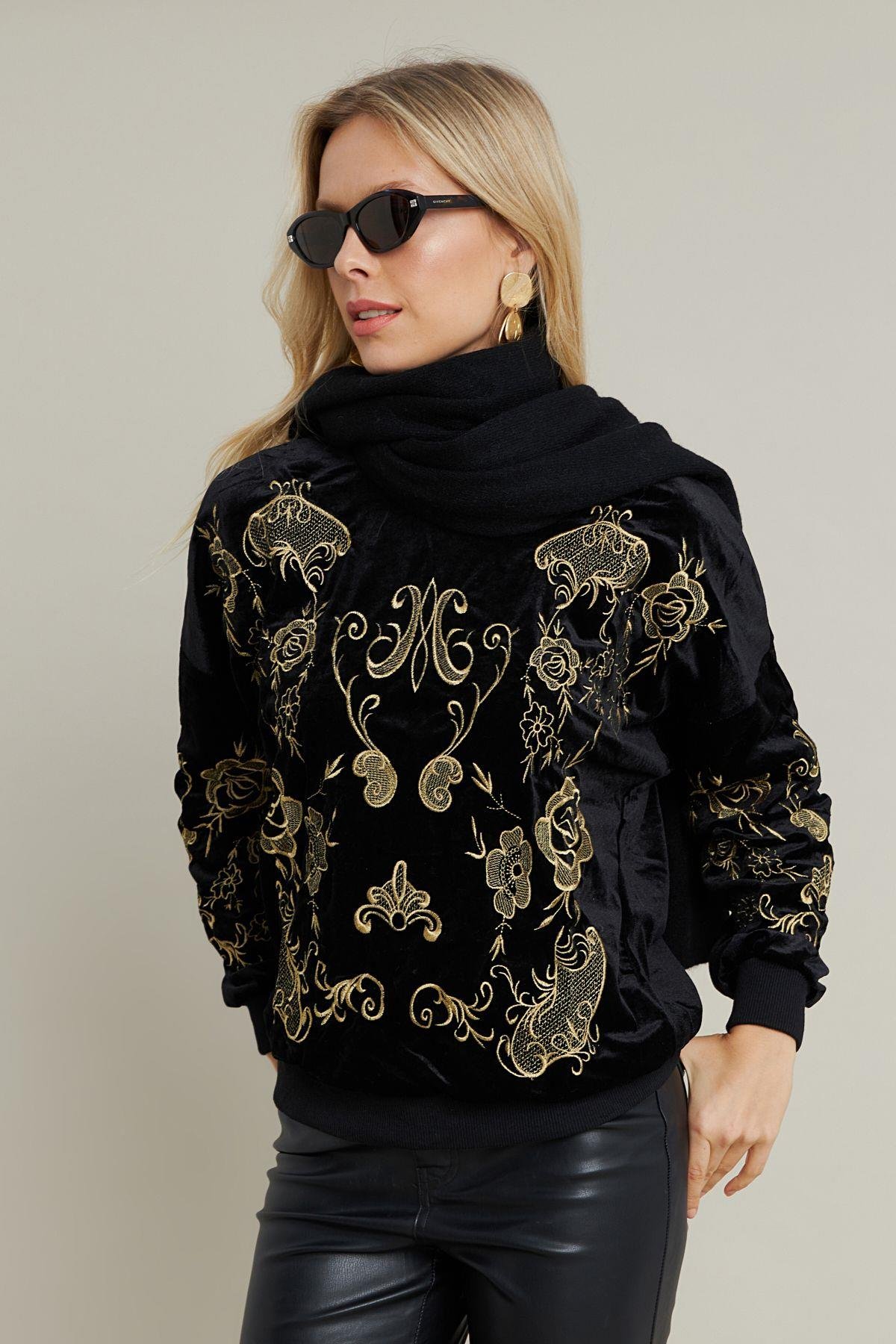 Kadın Siyah Nakışlı Kadife Sweatshirt MQS1229