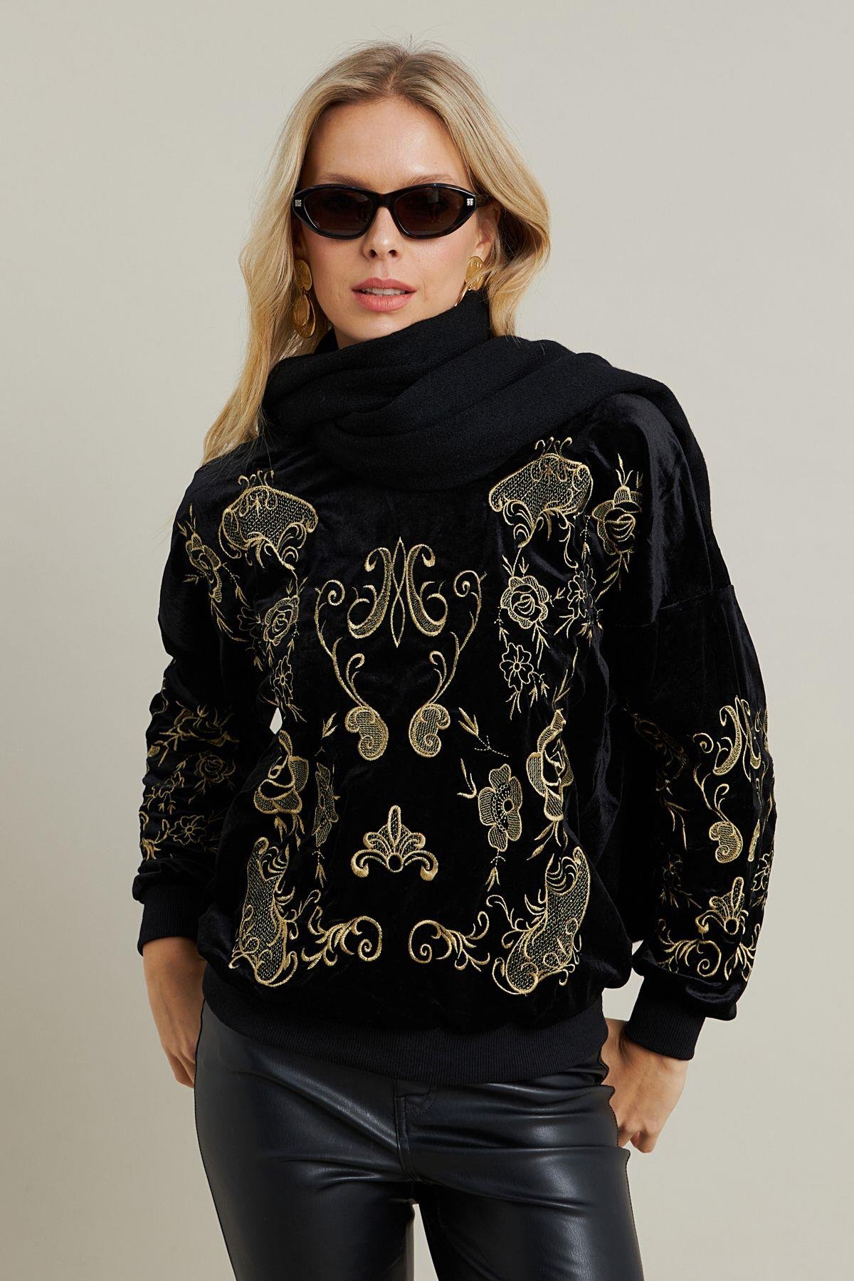 Kadın Siyah Nakışlı Kadife Sweatshirt MQS1229