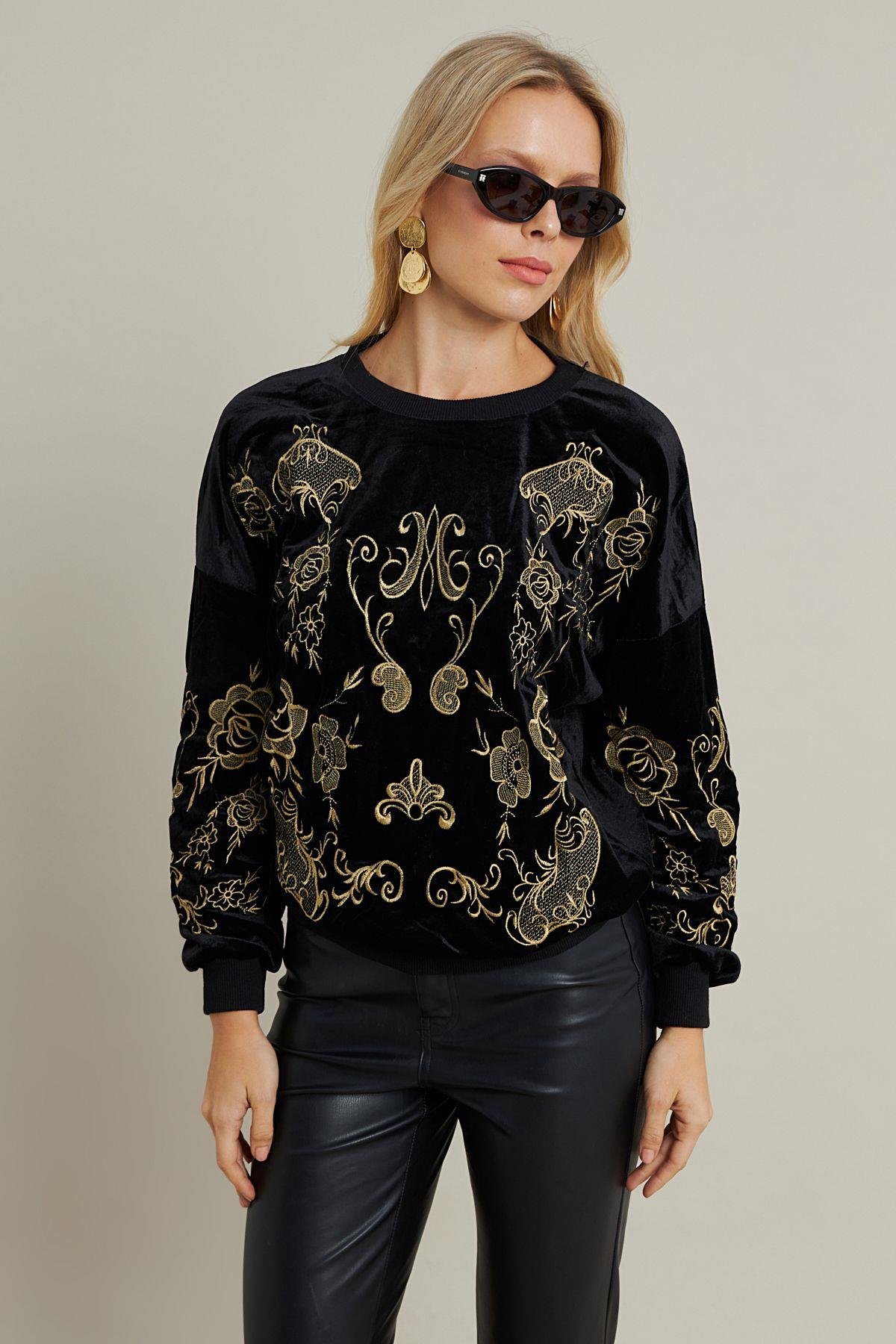 Kadın Siyah Nakışlı Kadife Sweatshirt MQS1229