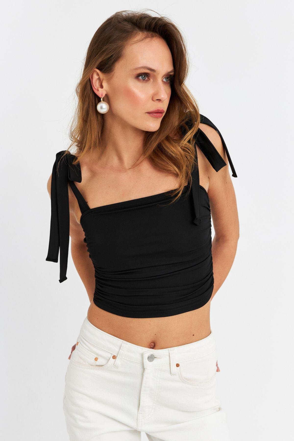 Kadın Siyah Omuz Bağlamalı Crop Bluz B5023