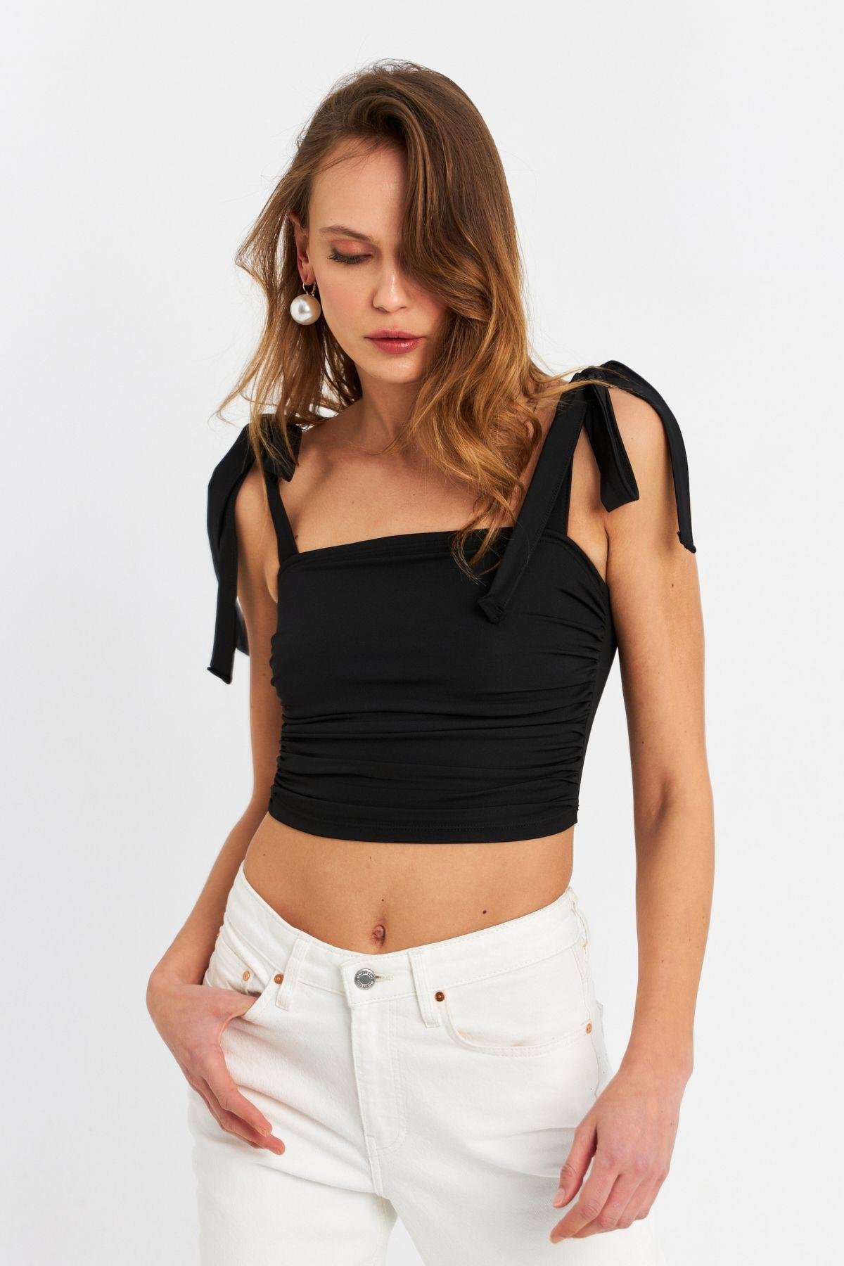 Kadın Siyah Omuz Bağlamalı Crop Bluz B5023