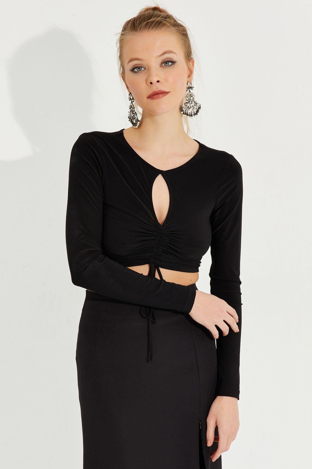 Kadın Siyah Önü Damla Büzgülü Crop Bluz AYD246