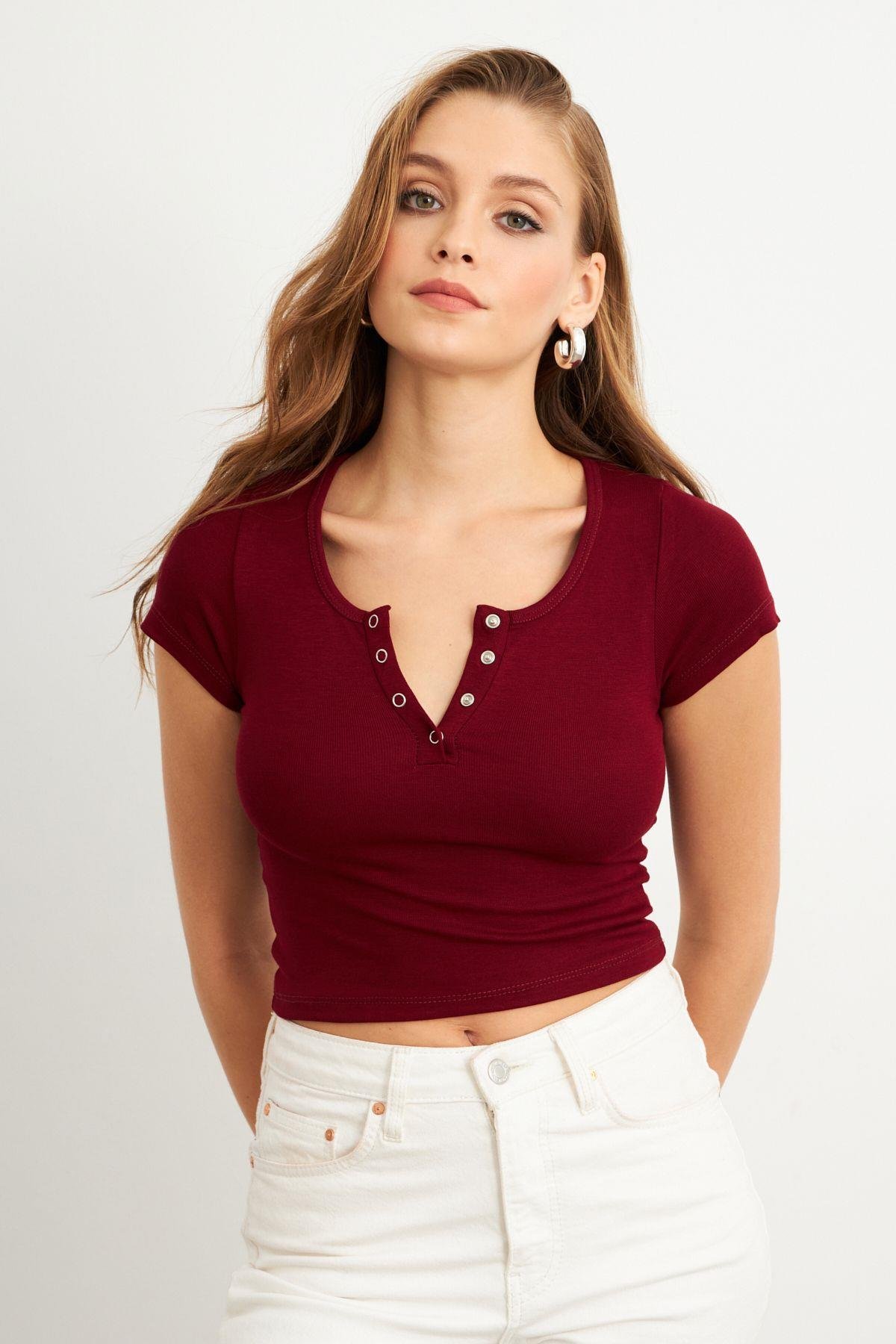 Kadın Siyah Önü Düğmeli Basic T-Shirt TOP07