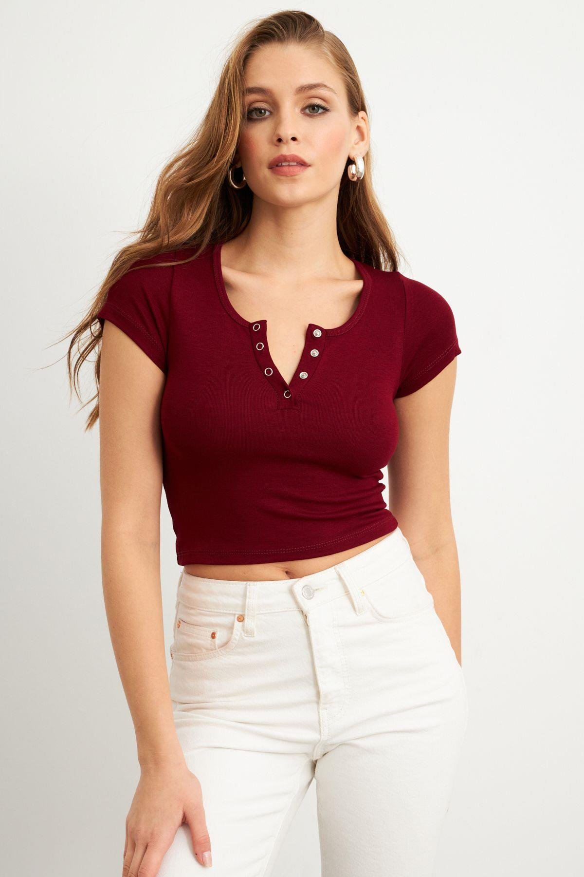 Kadın Siyah Önü Düğmeli Basic T-Shirt TOP07