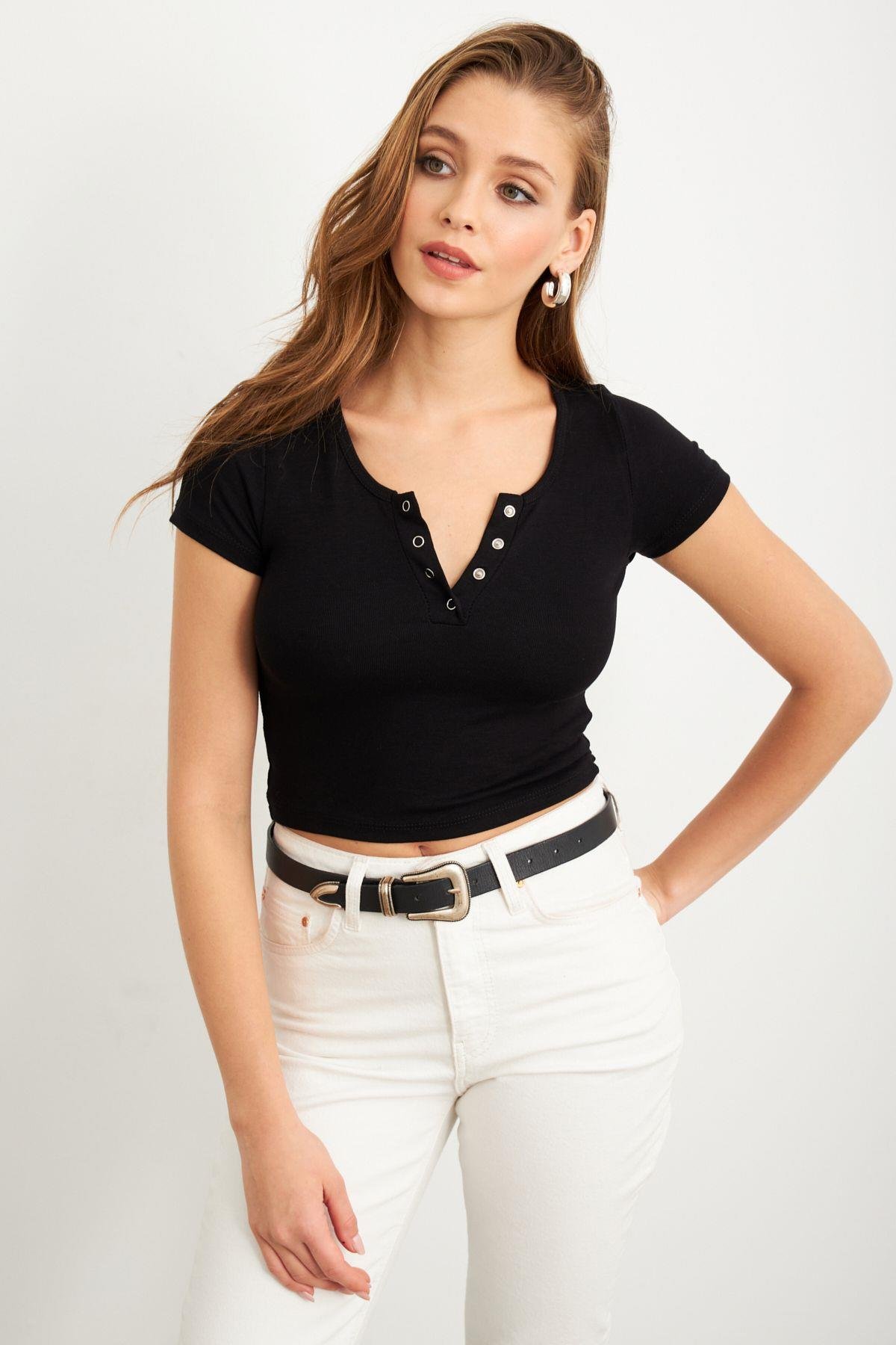 Kadın Siyah Önü Düğmeli Basic T-Shirt TOP07