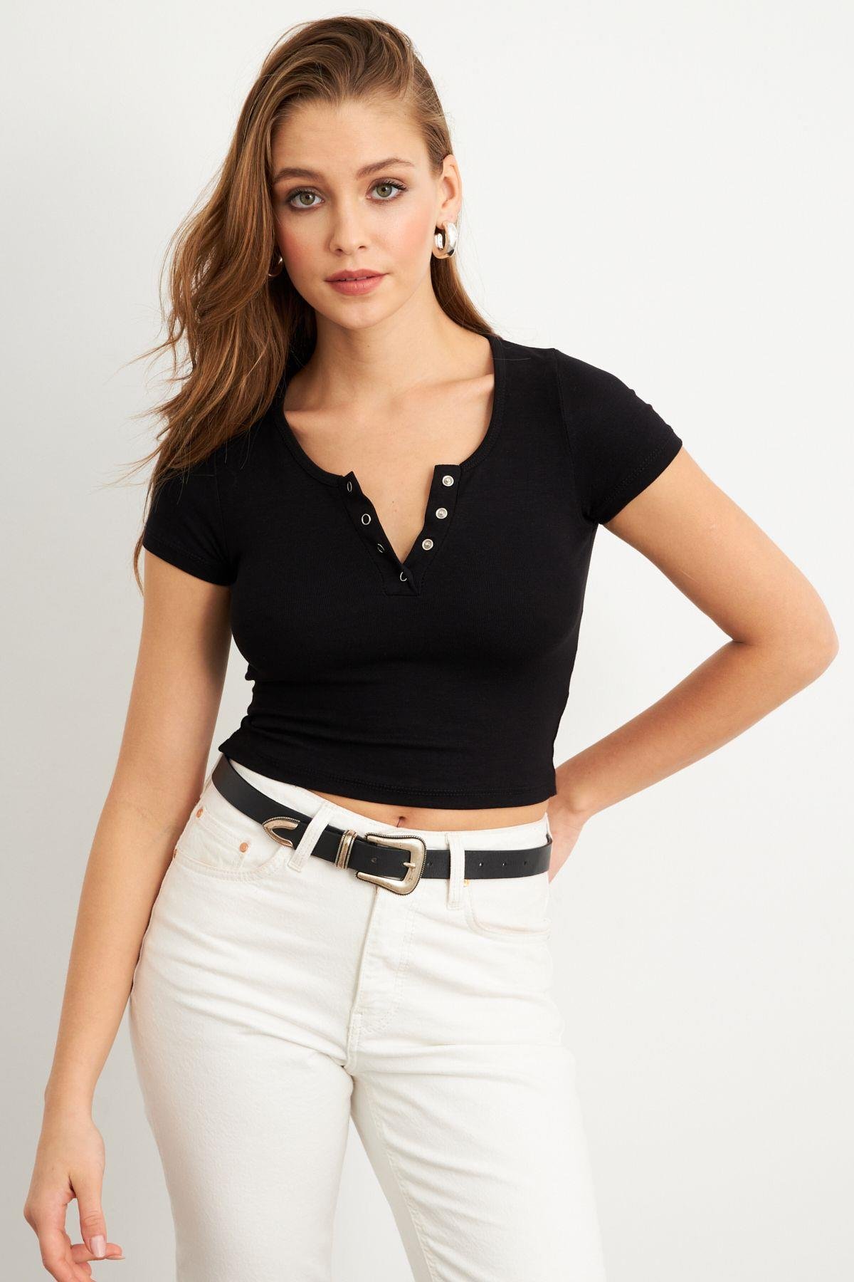 Kadın Siyah Önü Düğmeli Basic T-Shirt TOP07