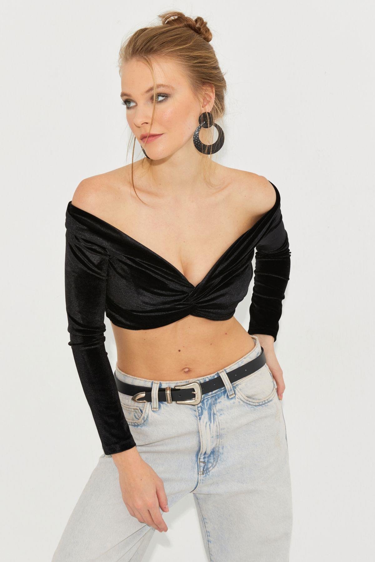 Kadın Siyah Önü Düğümlü Kadife Crop Bluz B2853