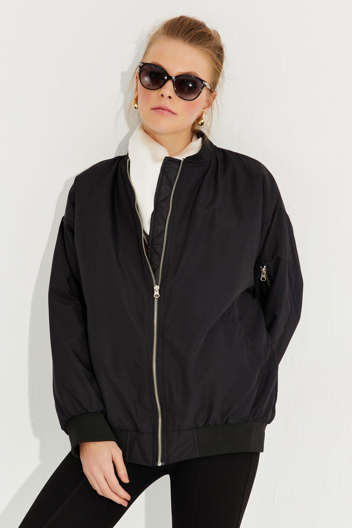 Kadın Siyah Oversize Mont QRS8359