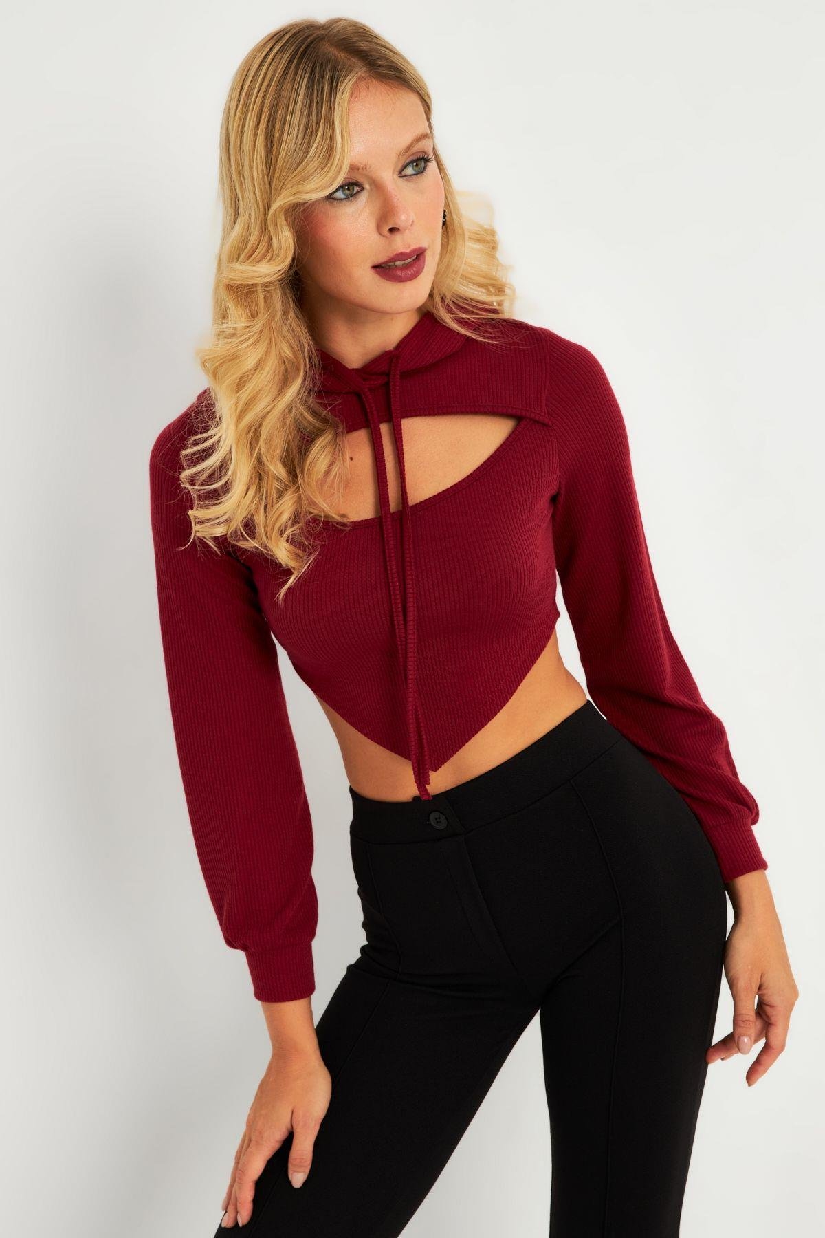 Kadın Siyah Pencereli Kapüşonlu Crop Bluz TF08