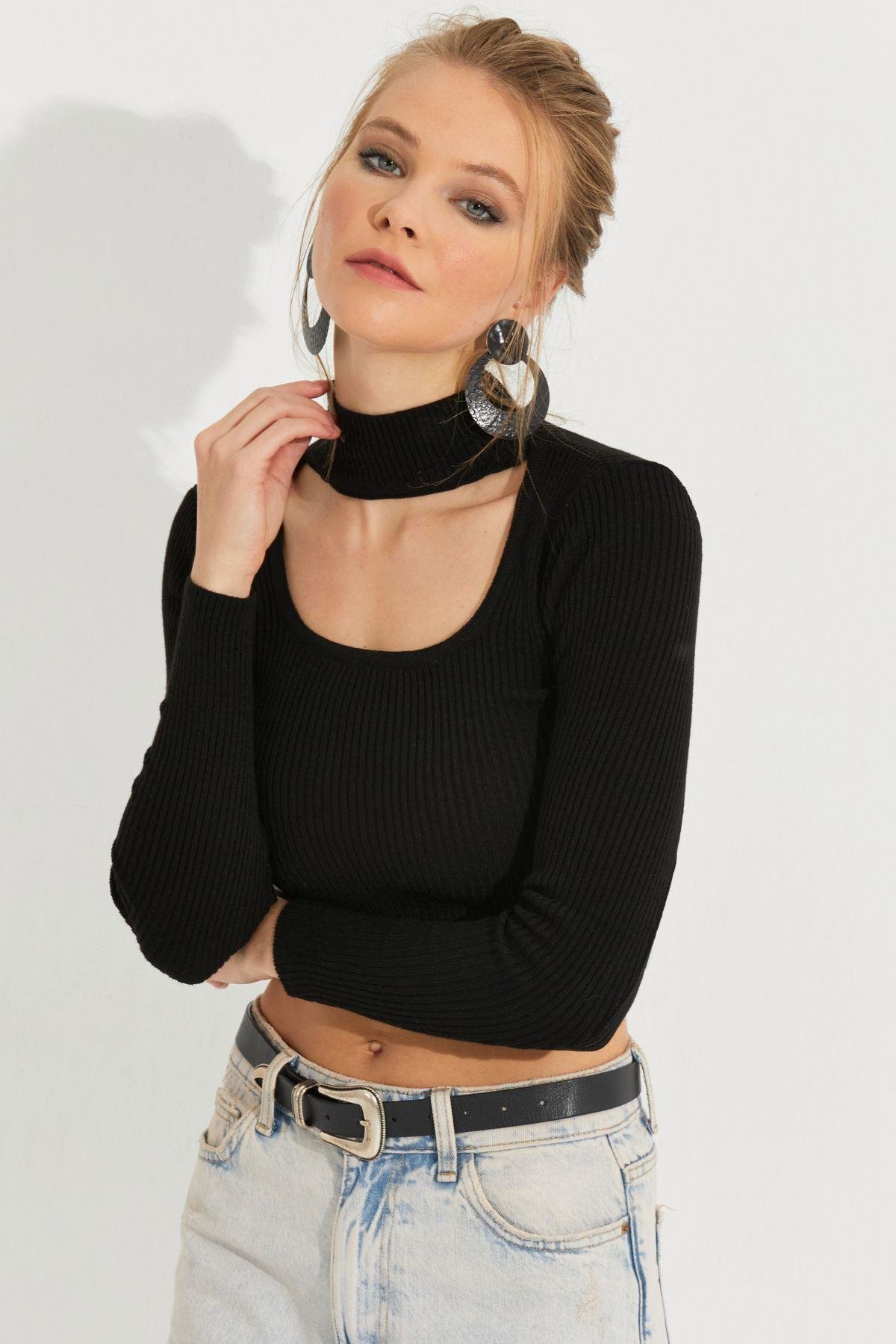 Kadın Siyah Pencereli Triko Crop Bluz EA230012
