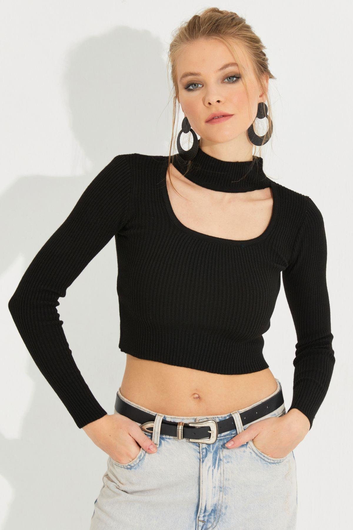 Kadın Siyah Pencereli Triko Crop Bluz EA230012