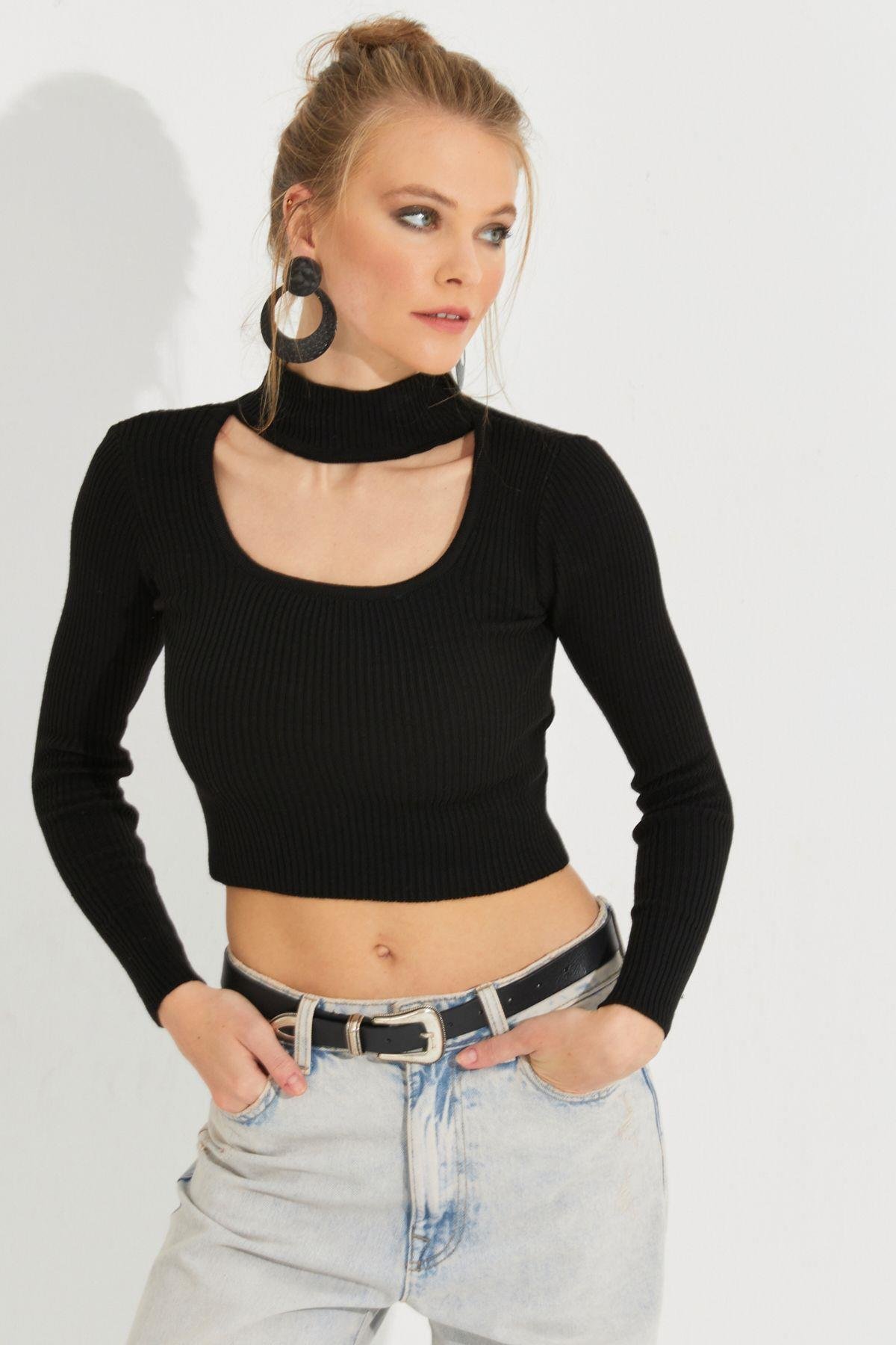 Kadın Siyah Pencereli Triko Crop Bluz EA230012