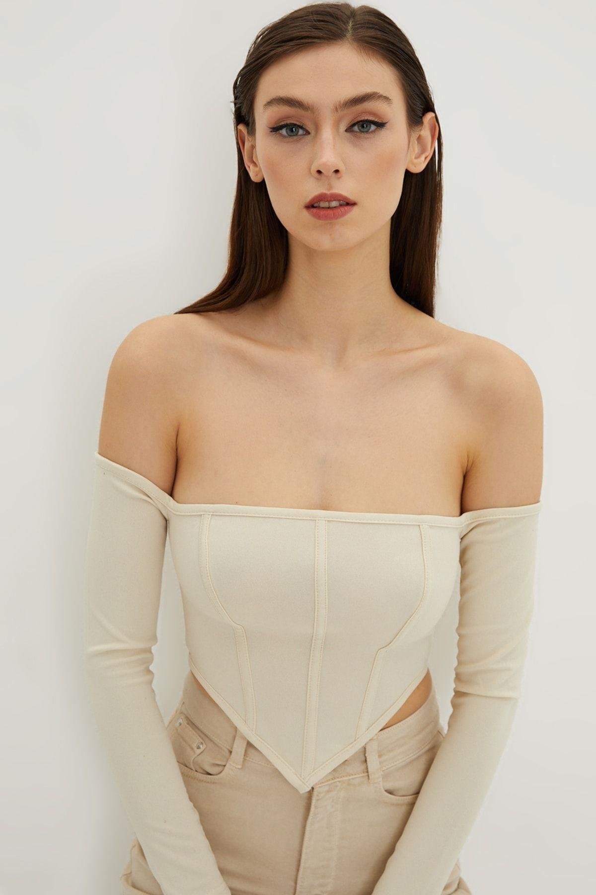 Kadın Siyah Sırt Fermuarlı Crop Bluz B518
