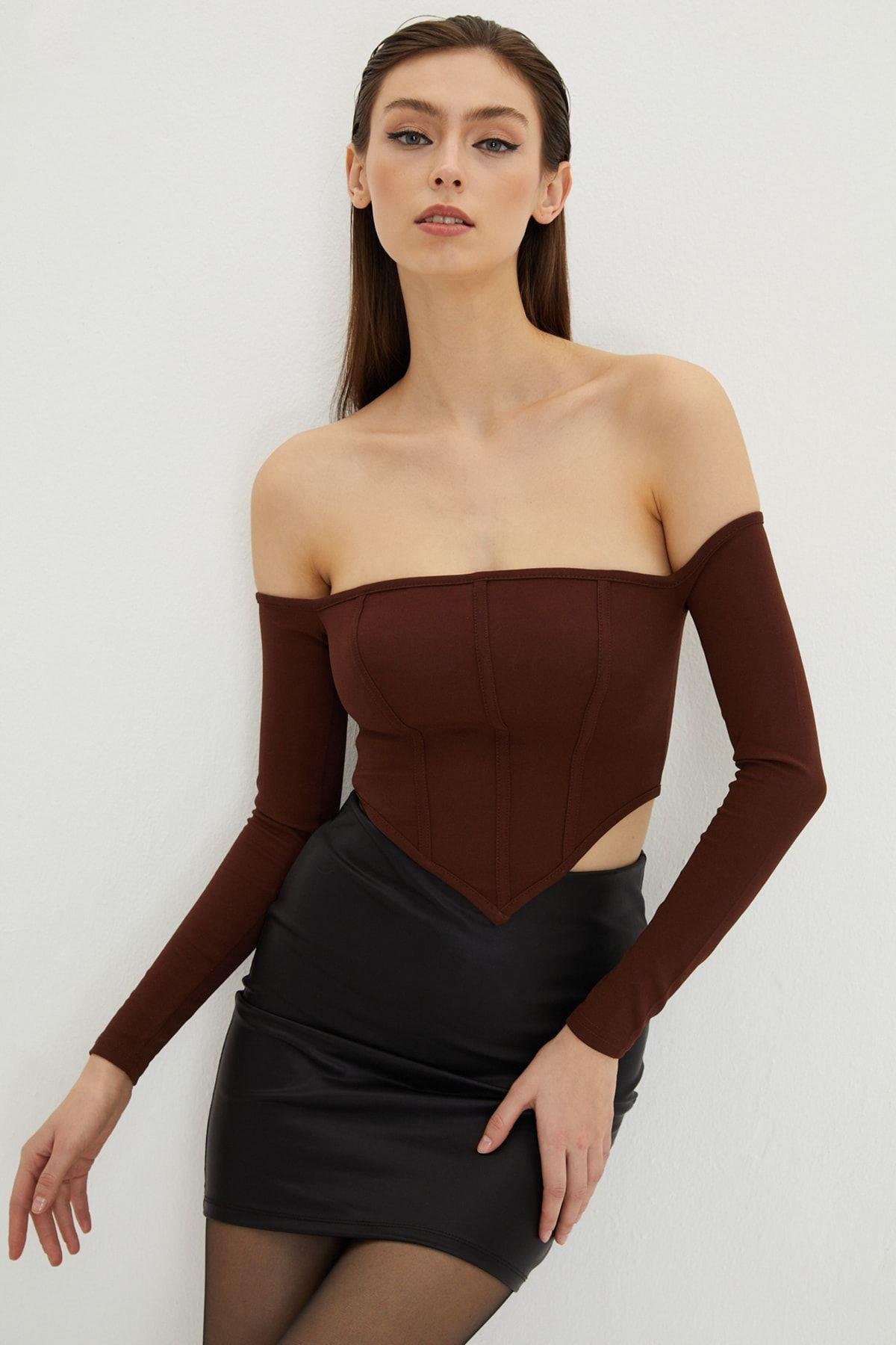 Kadın Siyah Sırt Fermuarlı Crop Bluz B518
