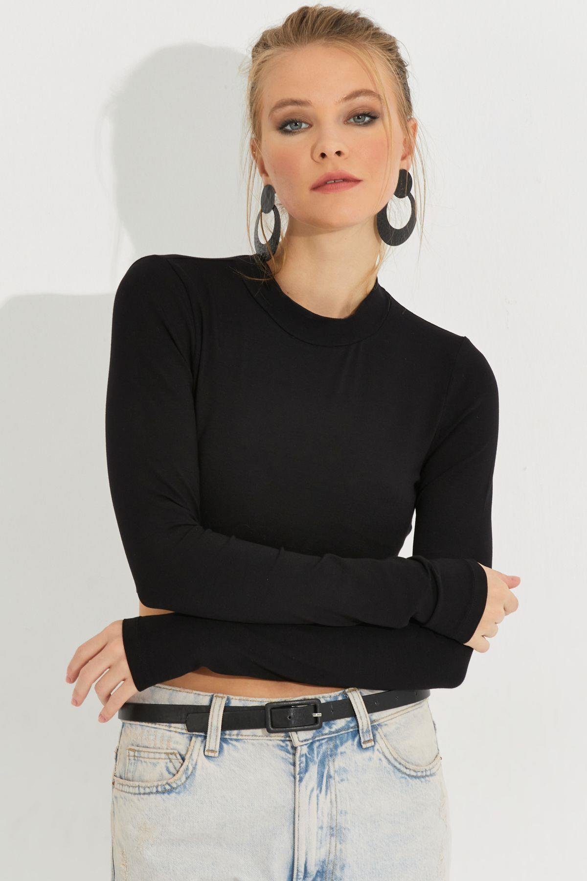 Kadın Siyah Sırtı Açık Crop Bluz B3072