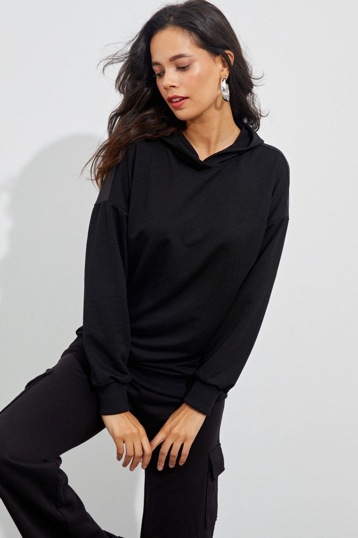 Kadın Siyah Sırtı Tül Kapüşonlu Sweatshirt EY1523