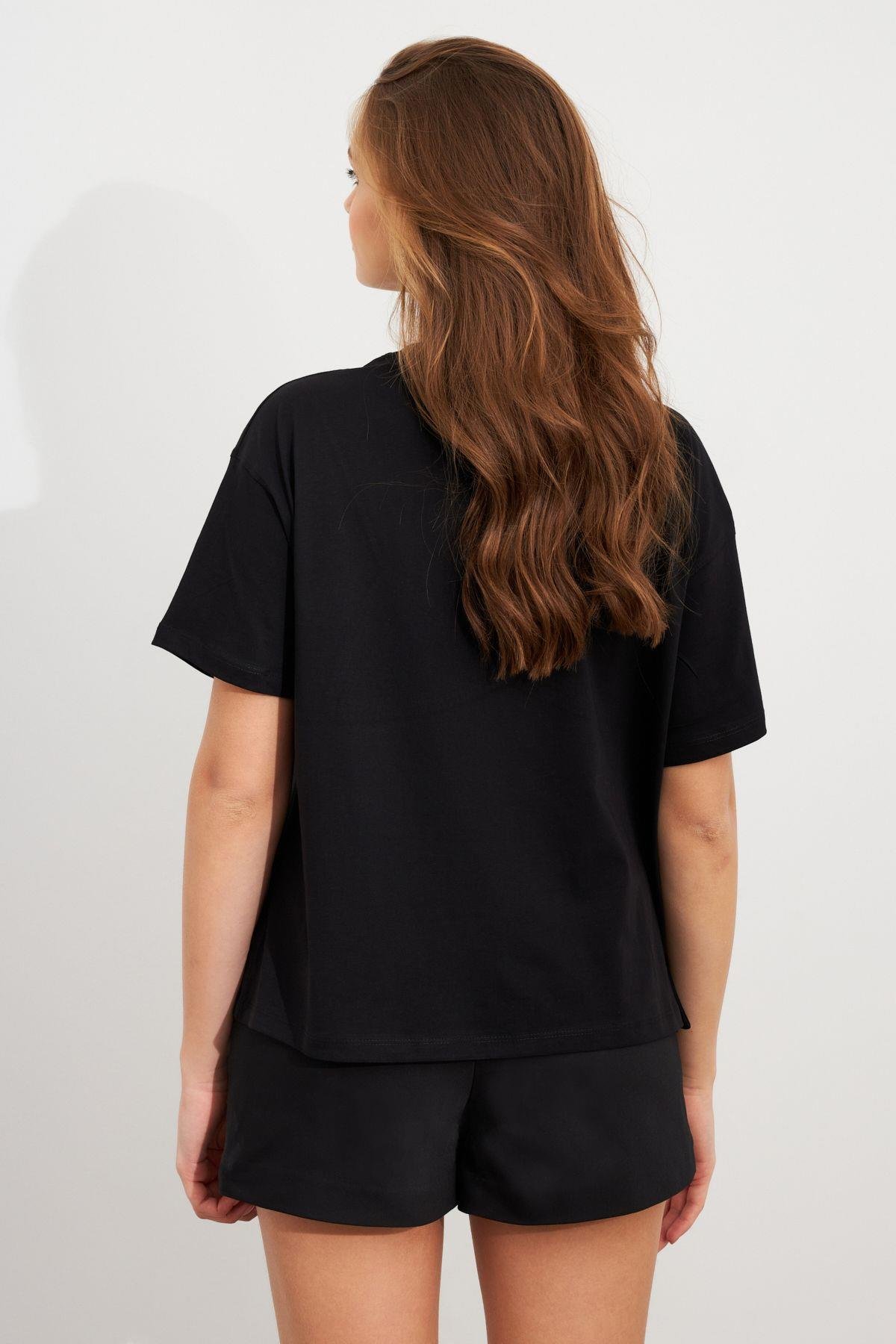 Kadın Siyah Straslı Oversize T-Shirt TPG13
