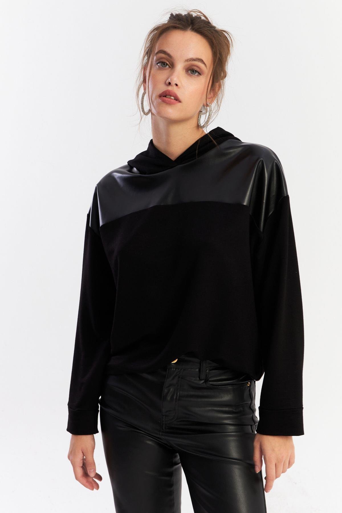 Kadın Siyah Suni Deri Bloklu Kapüşonlu Sweatshirt ST838