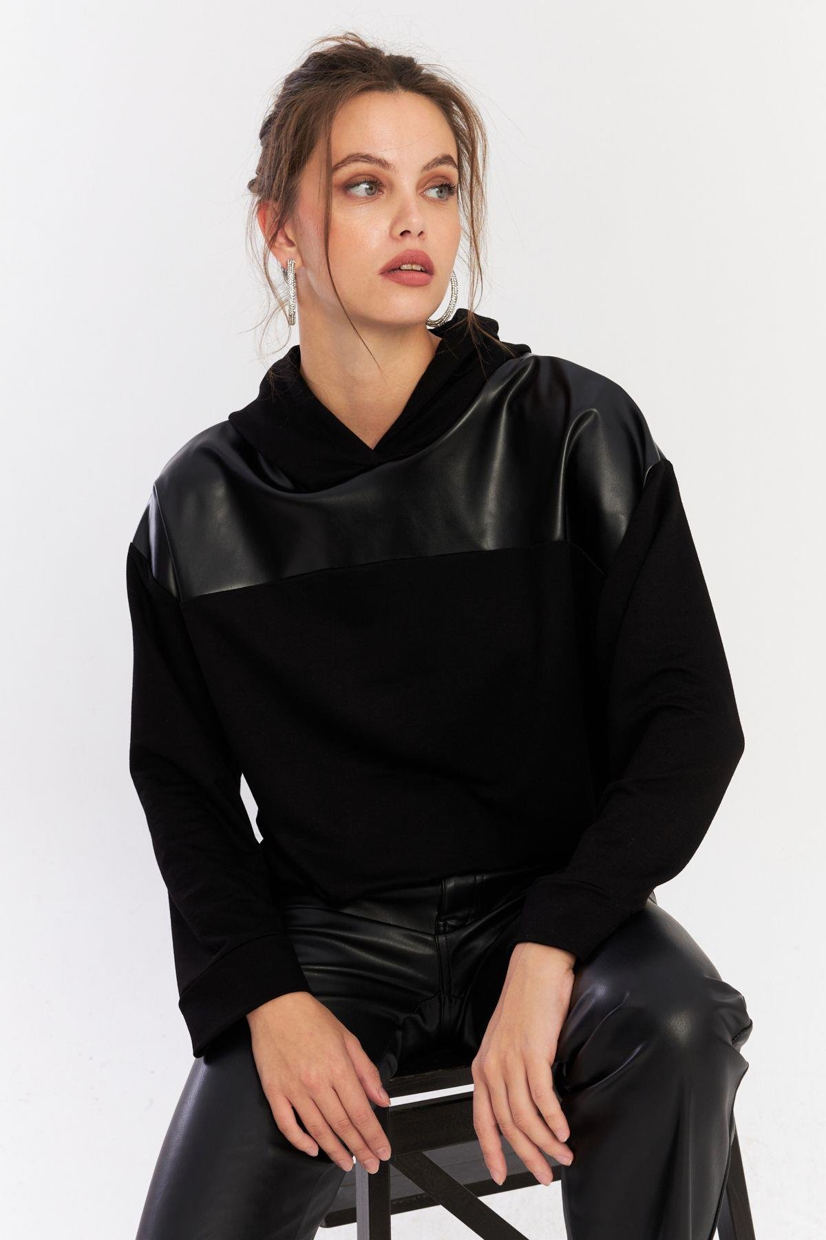 Kadın Siyah Suni Deri Bloklu Kapüşonlu Sweatshirt ST838