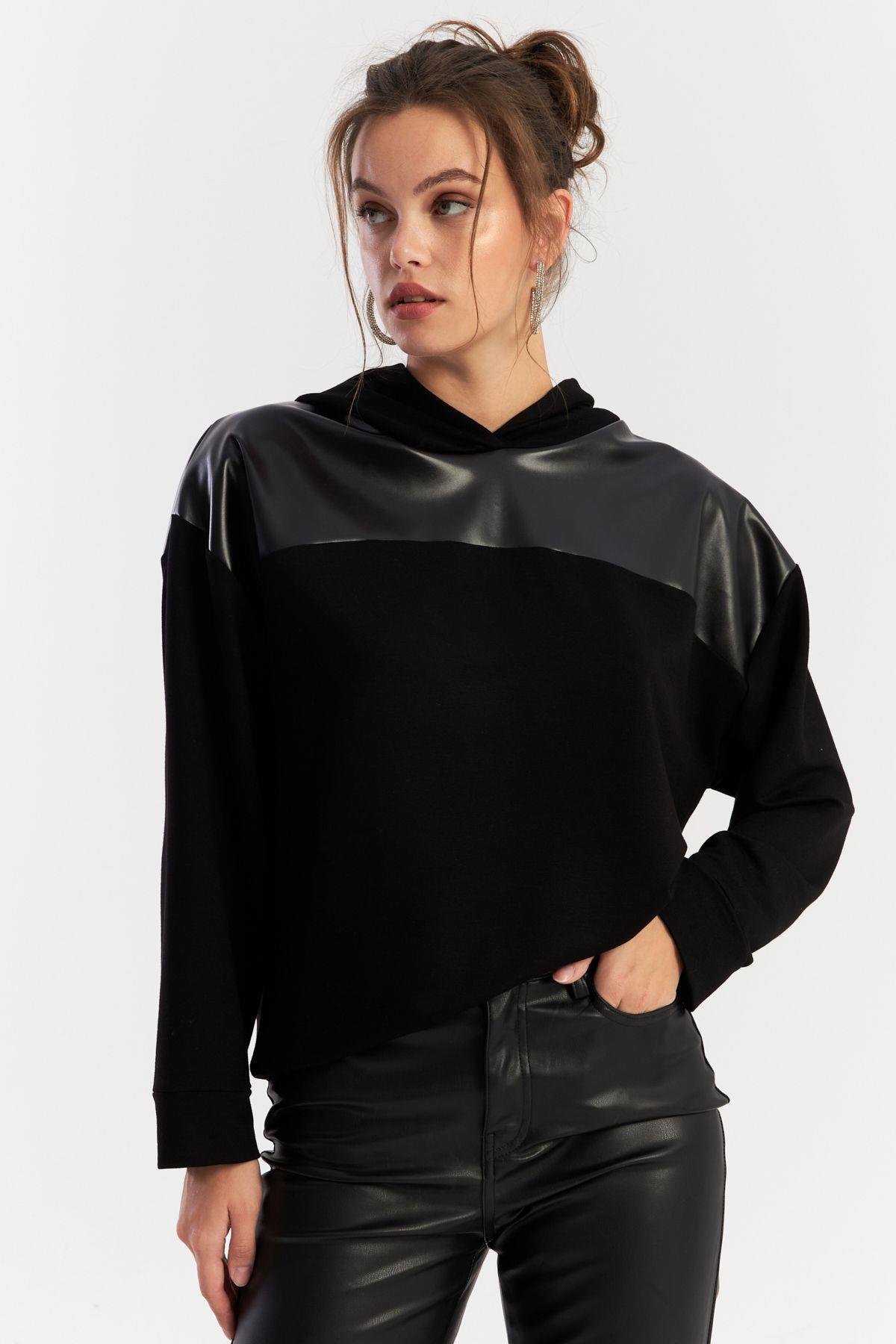 Kadın Siyah Suni Deri Bloklu Kapüşonlu Sweatshirt ST838