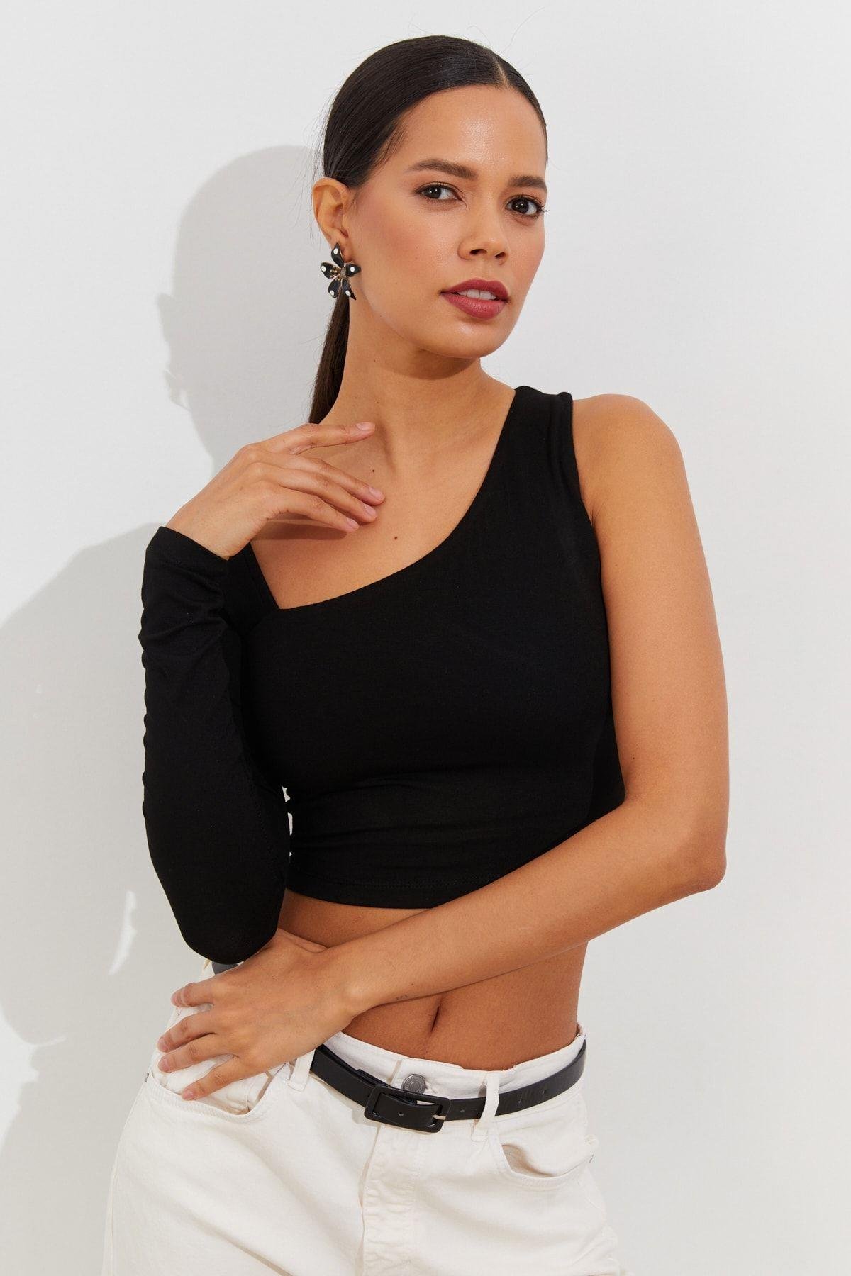 Kadın Siyah Tek Kol Asimetrik Crop Bluz BK1606