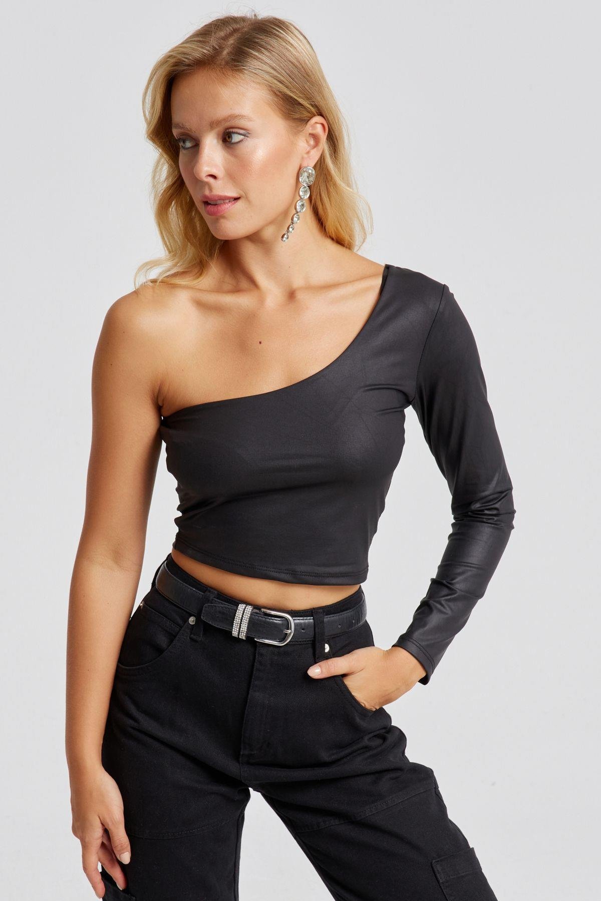 Kadın Siyah Tek Omuz Suni Deri Crop Bluz CY442