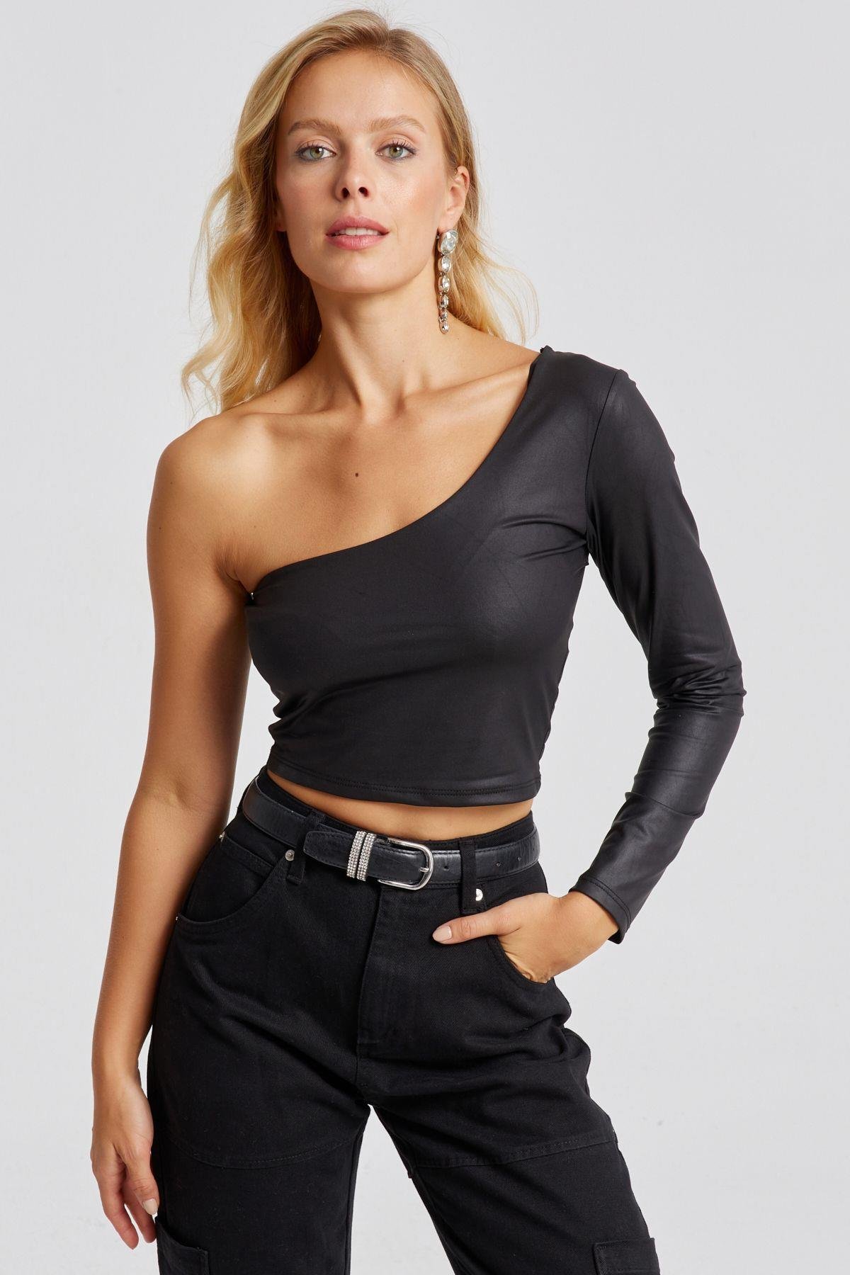 Kadın Siyah Tek Omuz Suni Deri Crop Bluz CY442