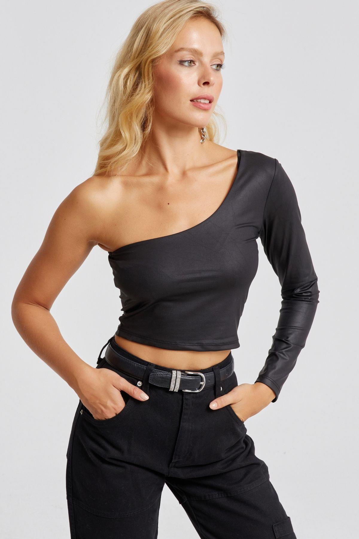 Kadın Siyah Tek Omuz Suni Deri Crop Bluz CY442