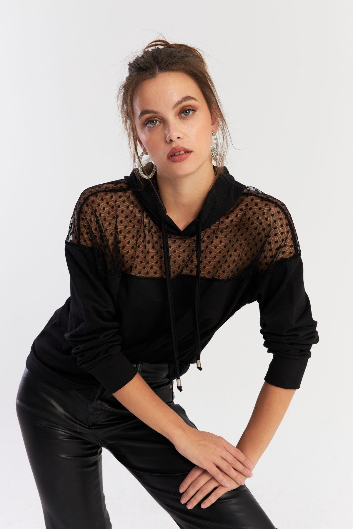 Kadın Siyah Üstü Tül Kapüşonlu Sweatshirt EY2934