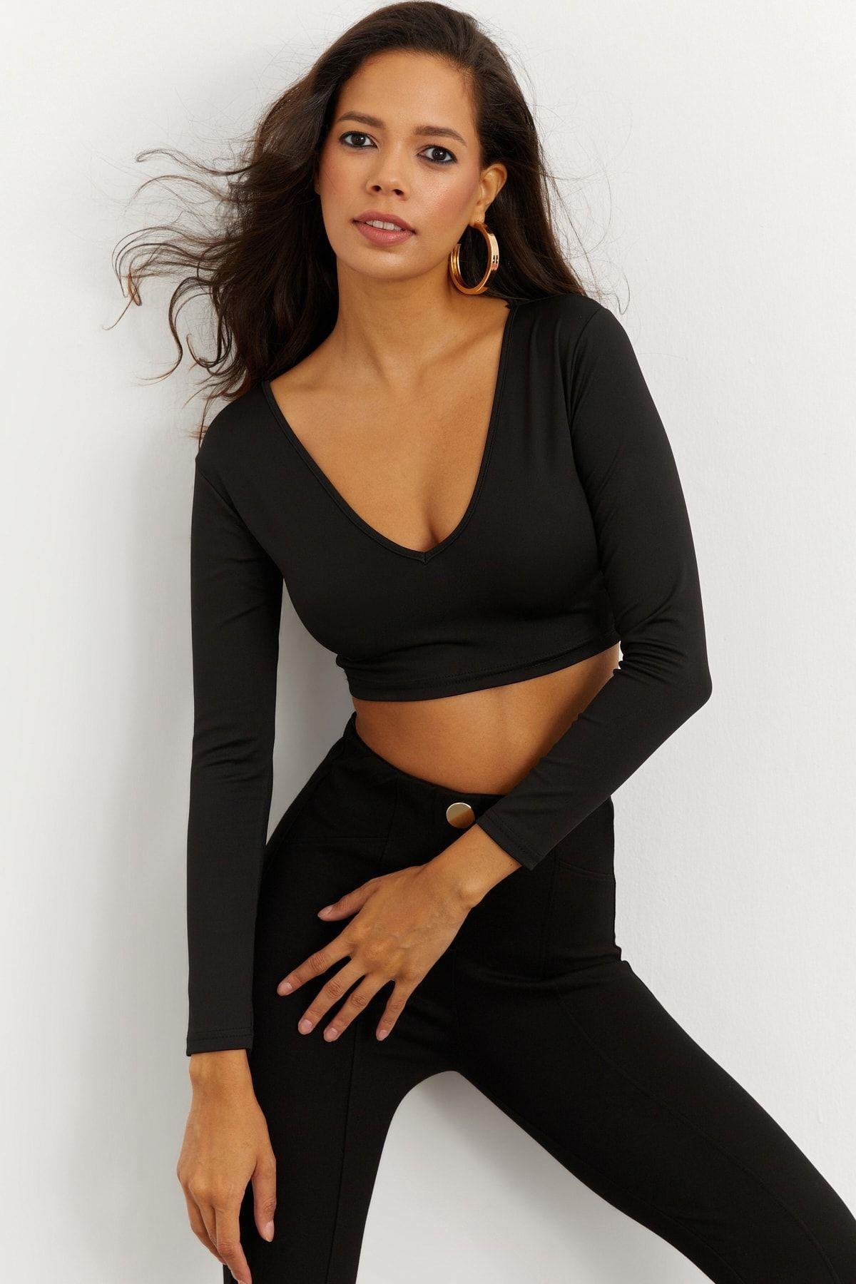 Kadın Siyah V Yaka Crop Bluz CG265