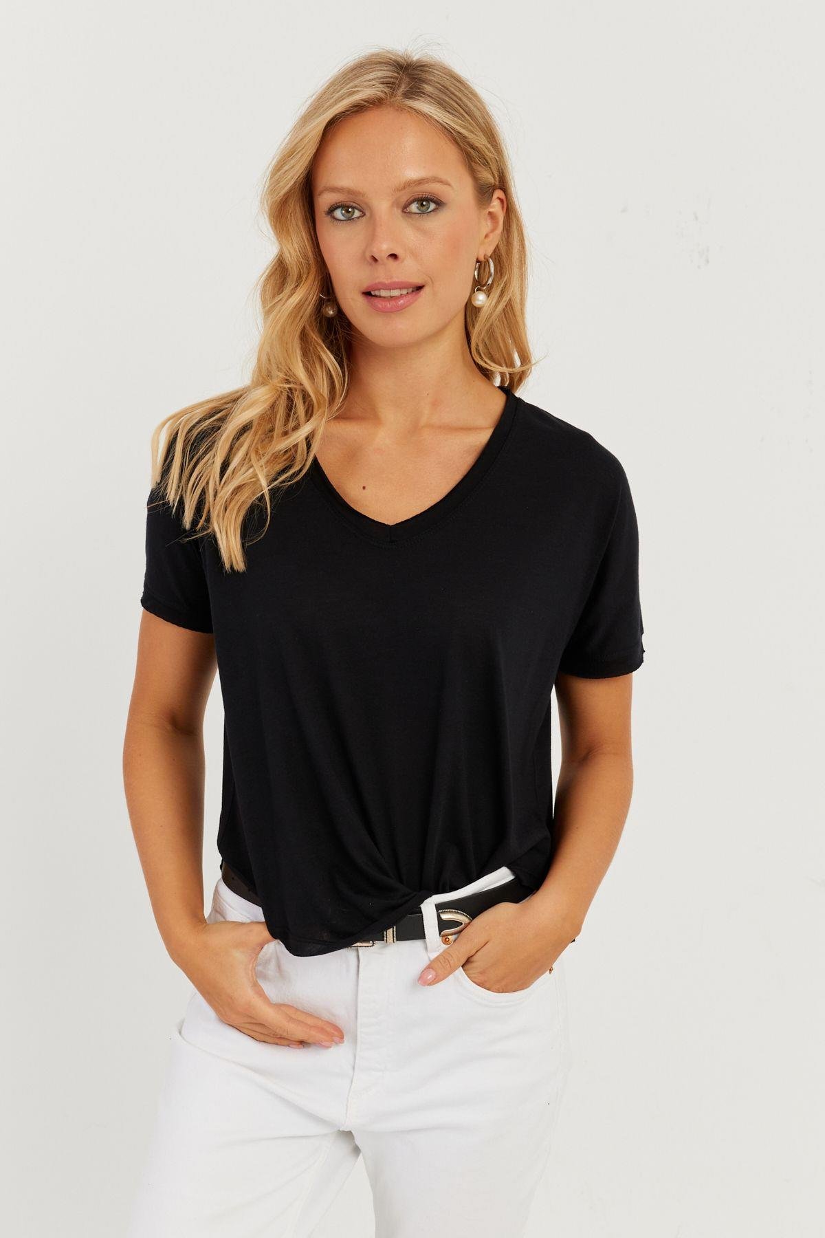 Kadın Siyah V Yaka Salaş T-Shirt LPP1271