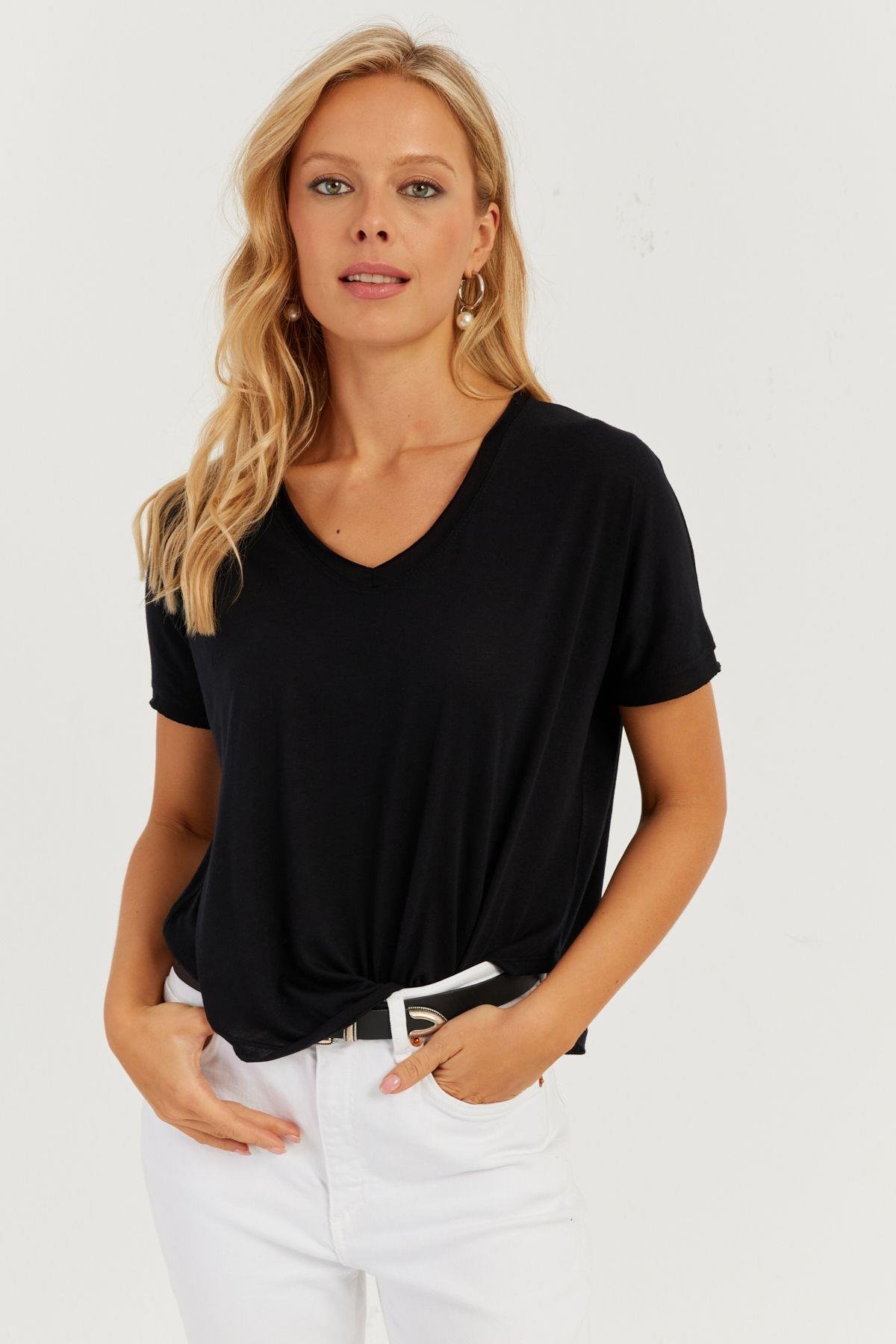 Kadın Siyah V Yaka Salaş T-Shirt LPP1271