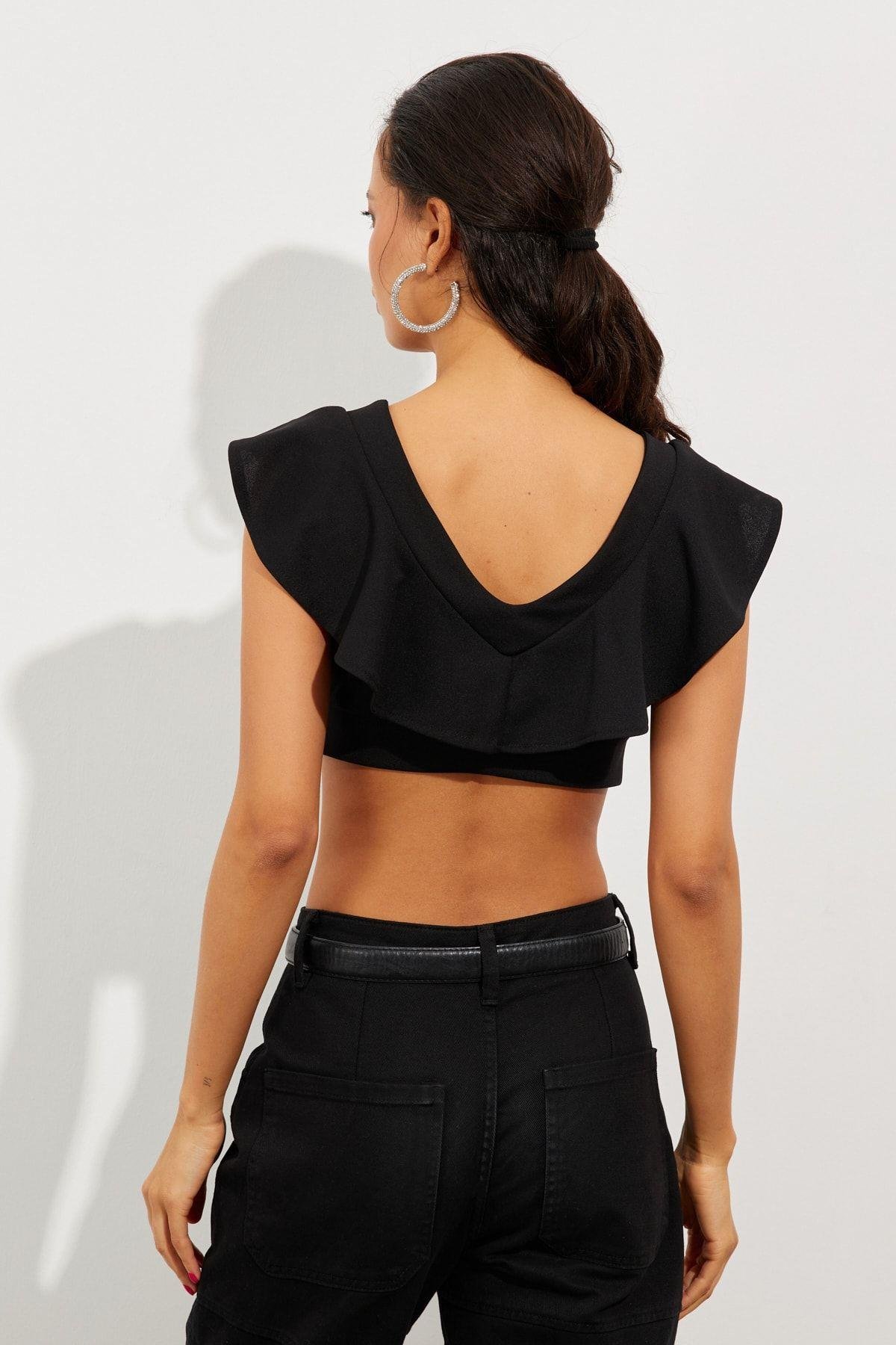 Kadın Siyah Volanlı Crop Bluz B2589