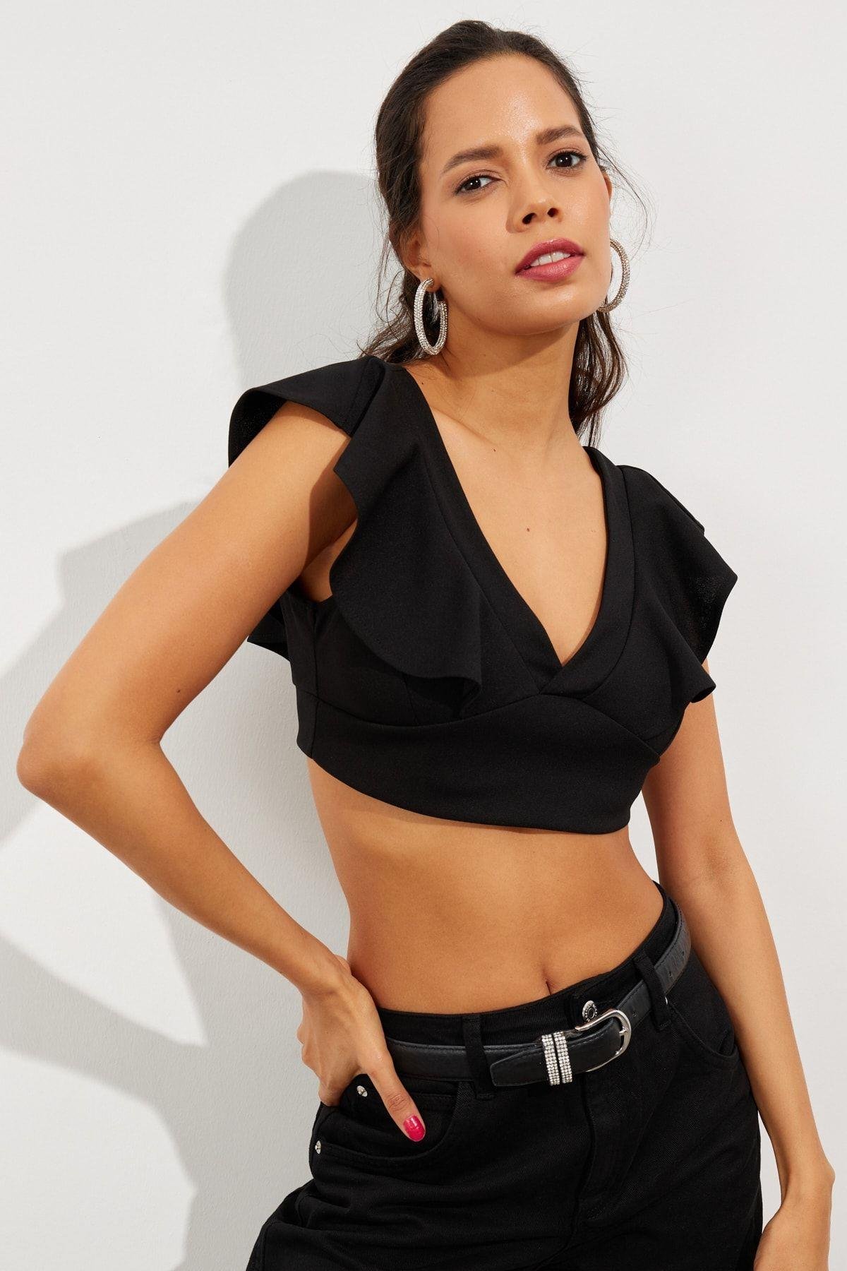 Kadın Siyah Volanlı Crop Bluz B2589