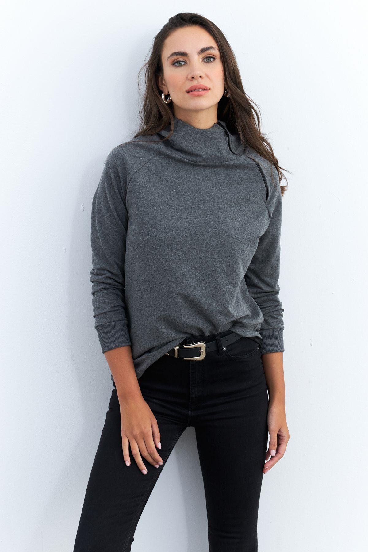 Kadın Siyah Yakası Fermuarlı Sweatshirt TF11