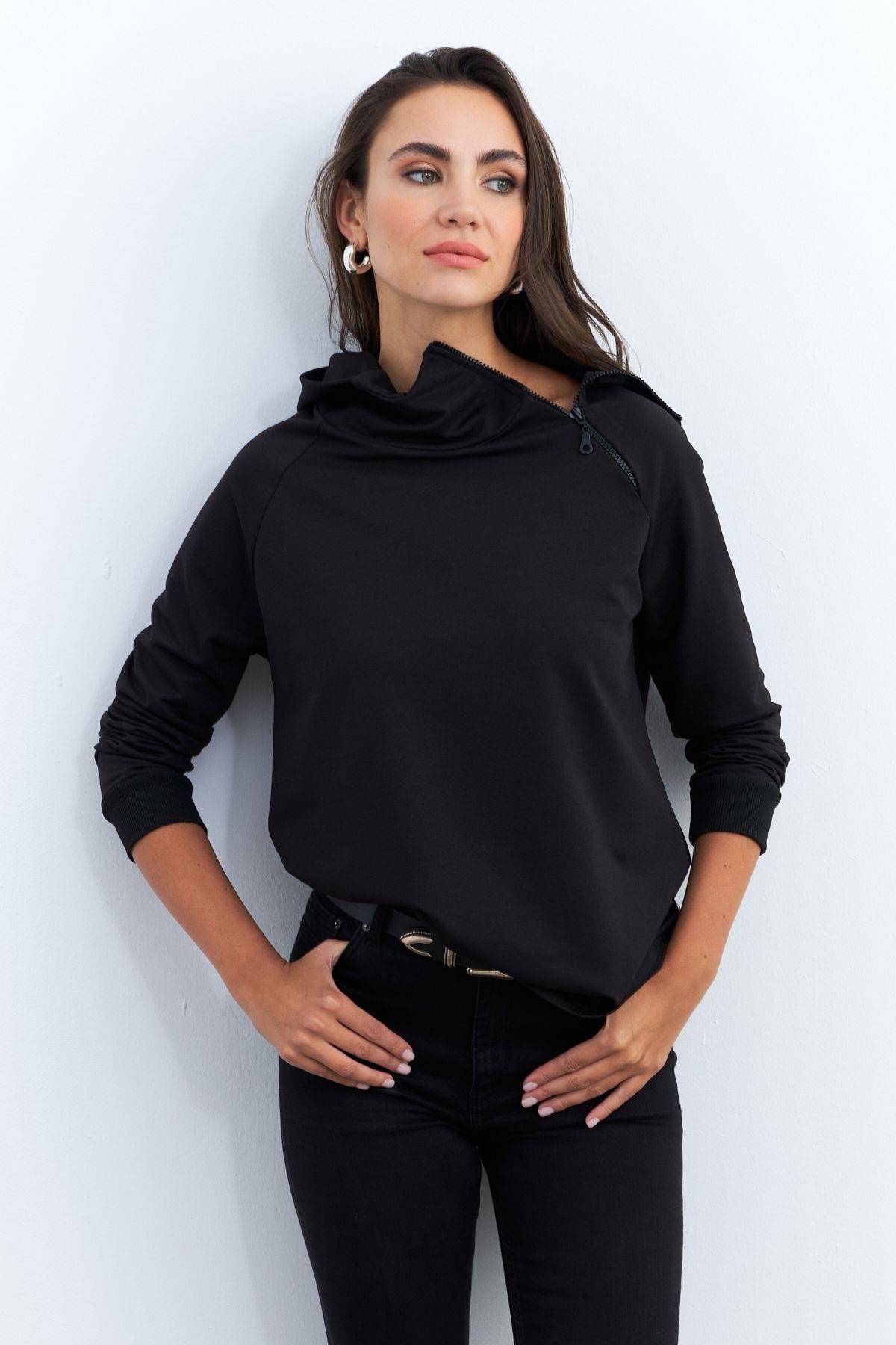 Kadın Siyah Yakası Fermuarlı Sweatshirt TF11