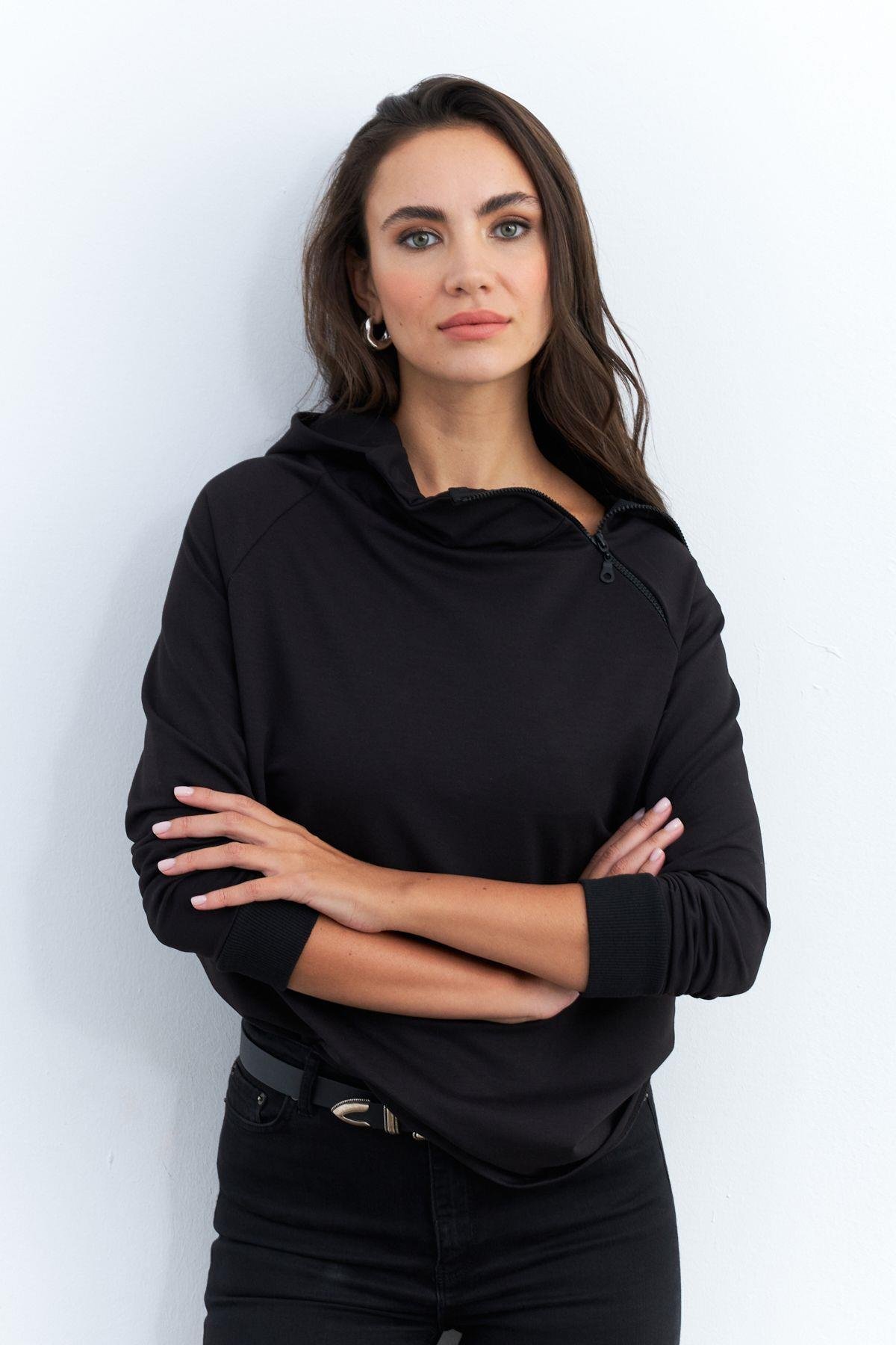 Kadın Siyah Yakası Fermuarlı Sweatshirt TF11